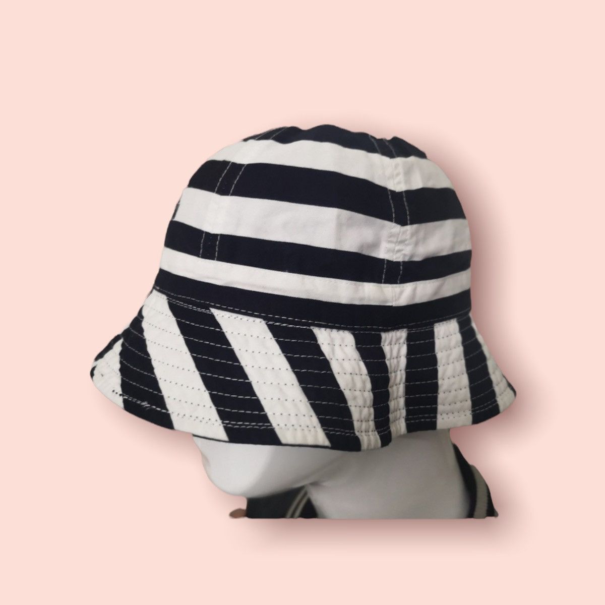 JW Anderson × Japanese Brand × Uniqlo UNIQLO X J. W. ANDERSON - REVERSIBLE 6 PANELS BUCKET HAT Size ONE SIZE - 7 Thumbnail