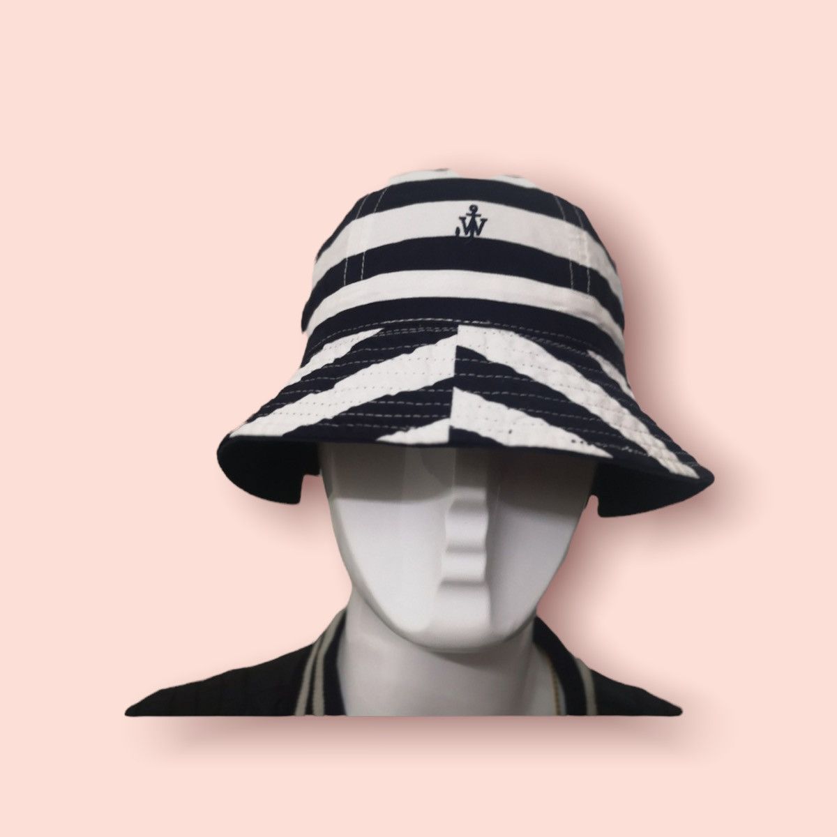 JW Anderson × Japanese Brand × Uniqlo UNIQLO X J. W. ANDERSON - REVERSIBLE 6 PANELS BUCKET HAT Size ONE SIZE - 1 Thumbnail