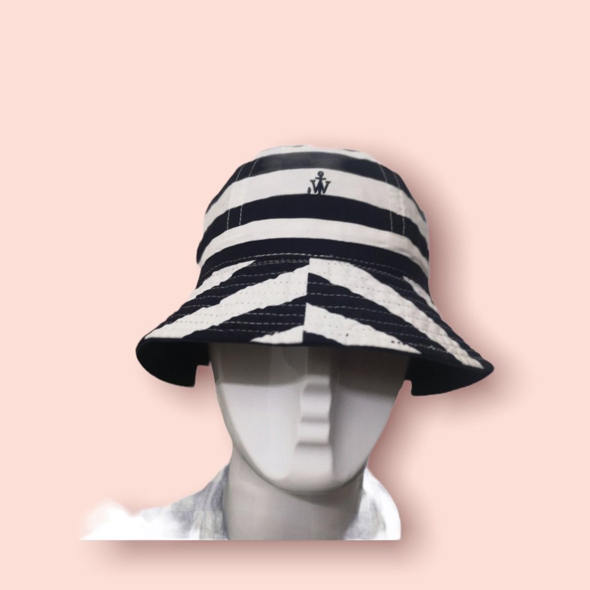 JW Anderson × Japanese Brand × Uniqlo UNIQLO X J. W. ANDERSON - REVERSIBLE 6 PANELS BUCKET HAT Size ONE SIZE - 10 Thumbnail