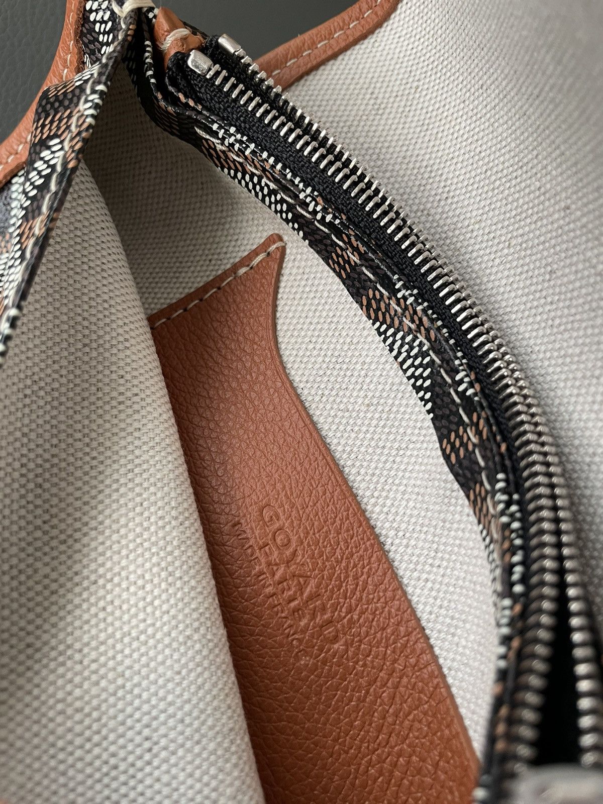 Goyard Rare Brand New Limited Edition Crossbody Iconic Logo Bag Size ONE SIZE - 18 Thumbnail