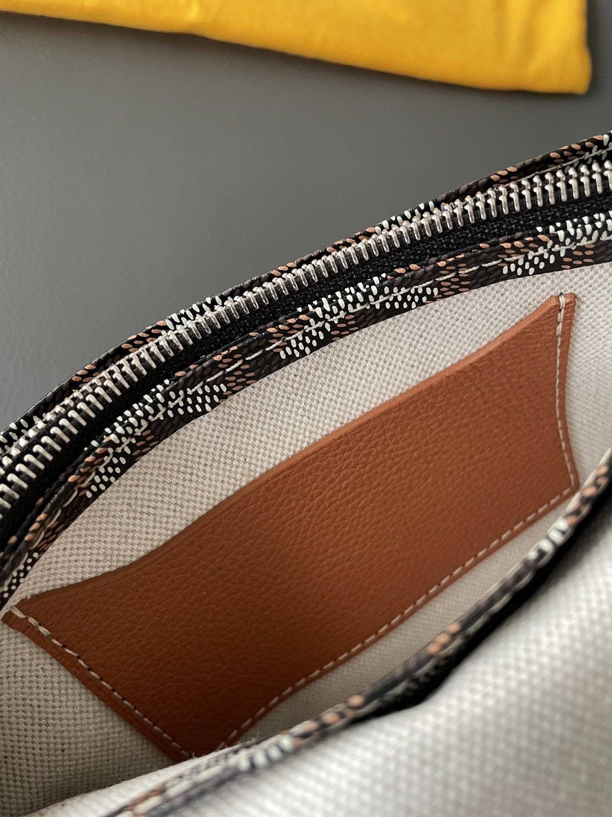Goyard Rare Brand New Limited Edition Crossbody Iconic Logo Bag Size ONE SIZE - 9 Thumbnail