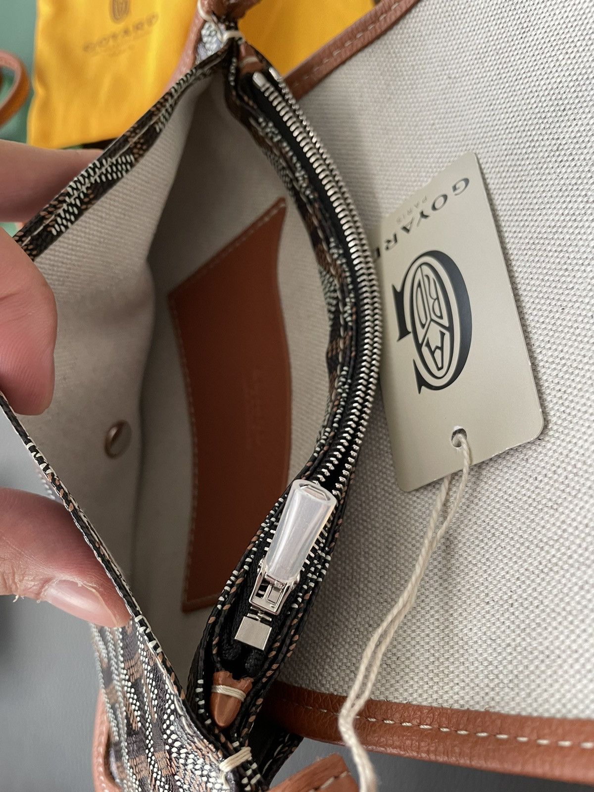Goyard Rare Brand New Limited Edition Crossbody Iconic Logo Bag Size ONE SIZE - 5 Thumbnail