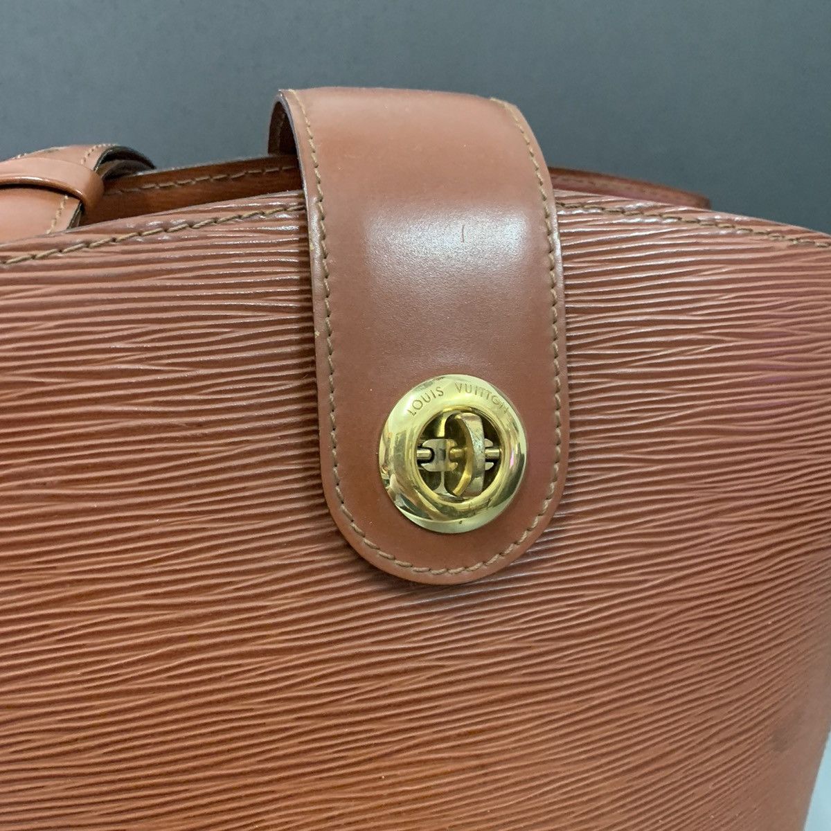 Louis Vuitton Louis Vuitton EPI Cluny Shoulder Bag Size ONE SIZE - 8 Thumbnail