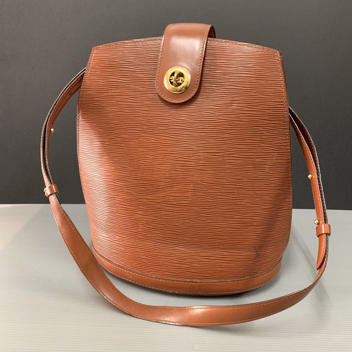 Louis Vuitton Louis Vuitton EPI Cluny Shoulder Bag Size ONE SIZE - 3 Thumbnail