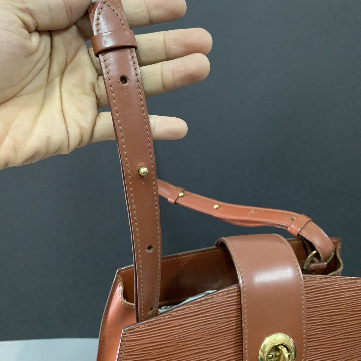 Louis Vuitton Louis Vuitton EPI Cluny Shoulder Bag Size ONE SIZE - 14 Thumbnail