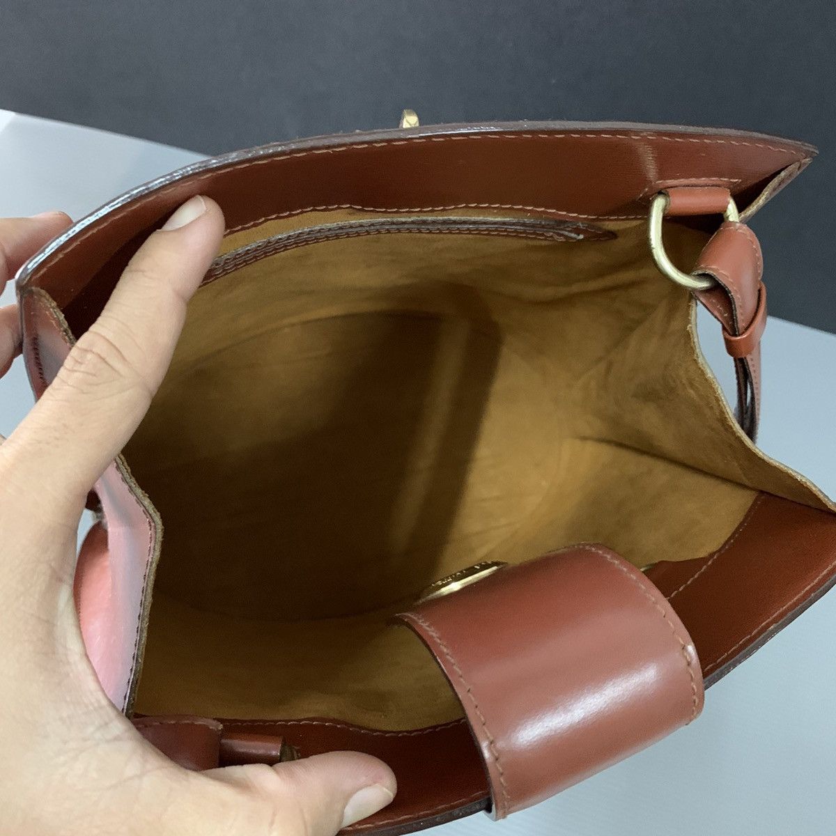 Louis Vuitton Louis Vuitton EPI Cluny Shoulder Bag Size ONE SIZE - 16 Thumbnail