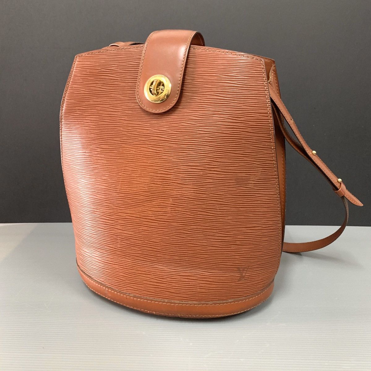 Louis Vuitton Louis Vuitton EPI Cluny Shoulder Bag Size ONE SIZE - 6 Thumbnail
