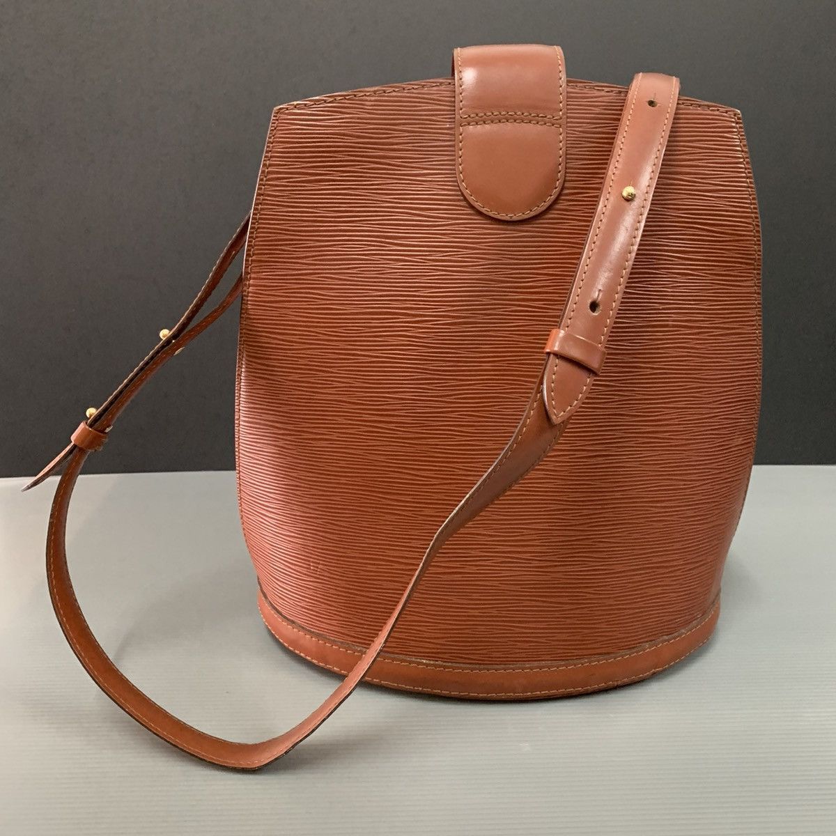 Louis Vuitton Louis Vuitton EPI Cluny Shoulder Bag Size ONE SIZE - 7 Thumbnail