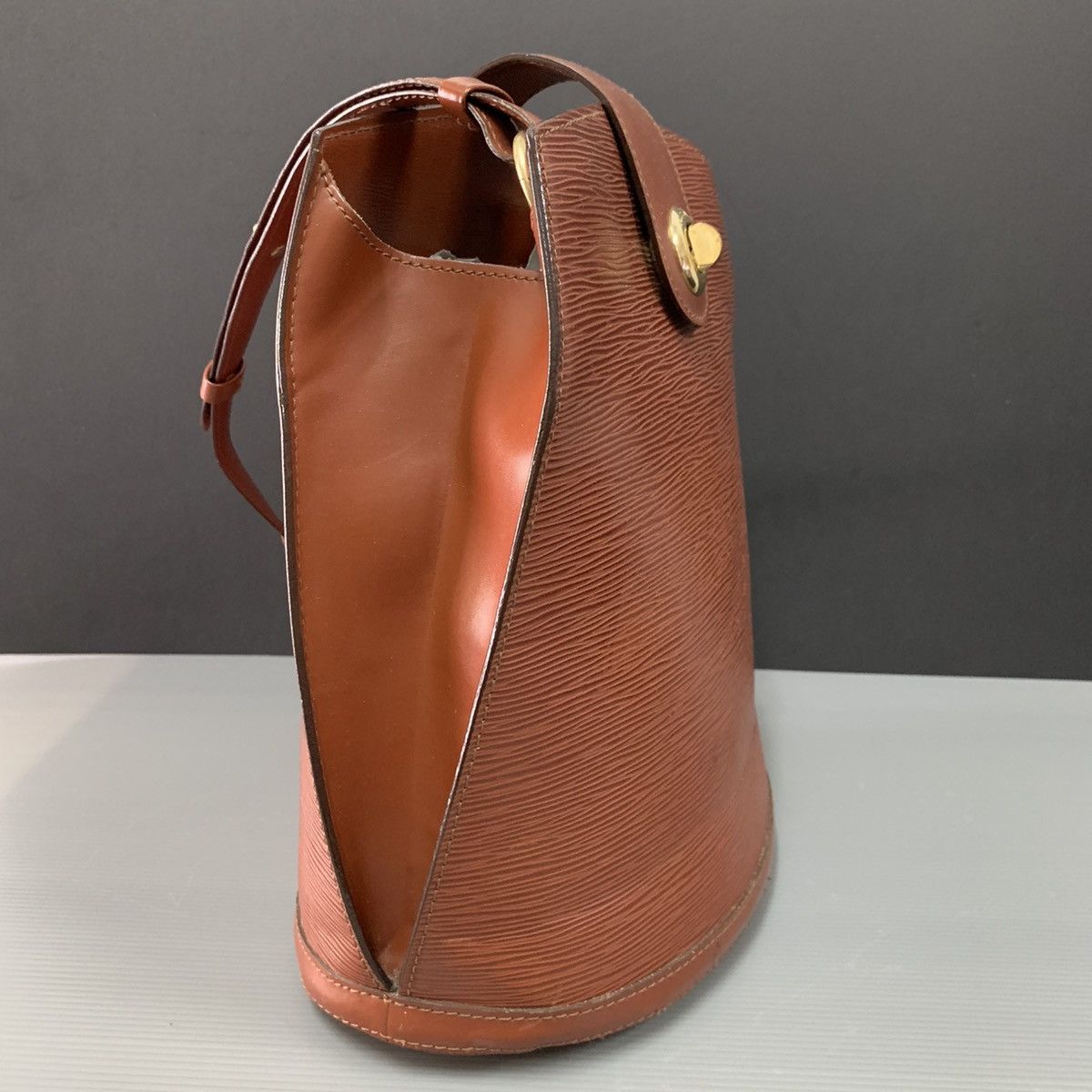 Louis Vuitton Louis Vuitton EPI Cluny Shoulder Bag Size ONE SIZE - 9 Thumbnail