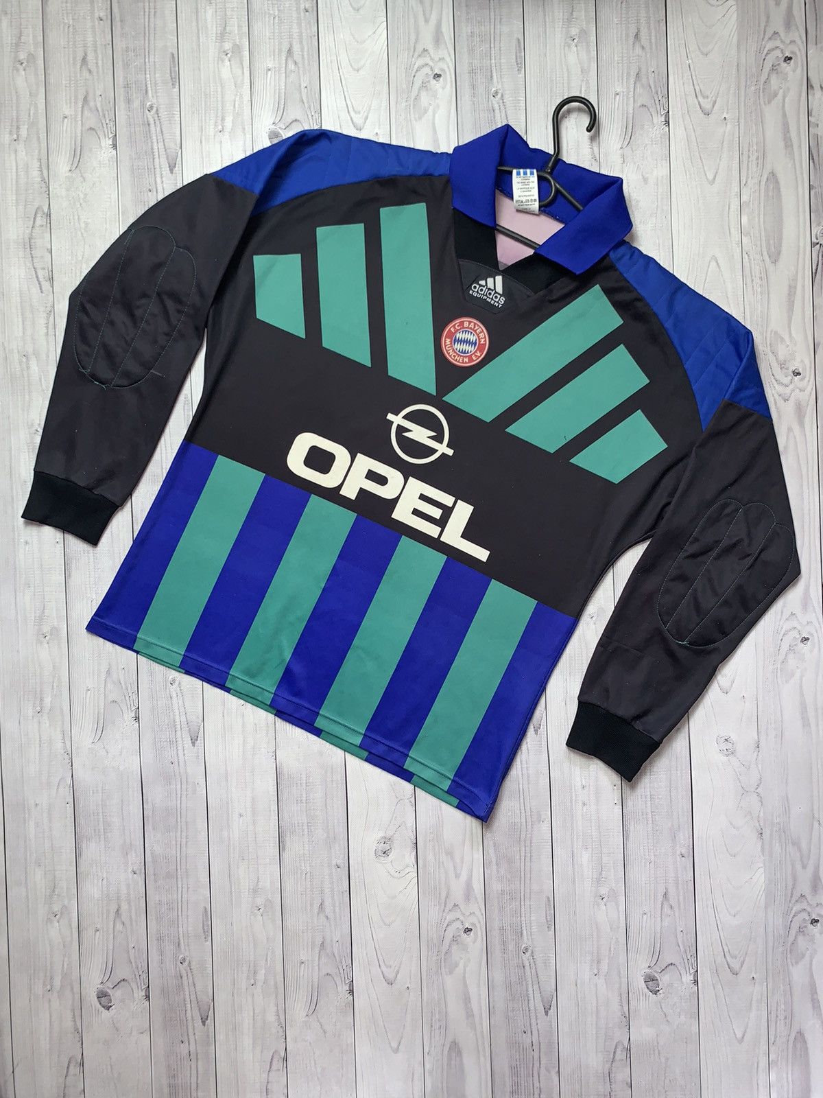 Adidas × Vintage Vintage Soccer jersey Bayern Munich adidas goalkeeper rare Size US M / EU 48-50 / 2 - 1 Thumbnail