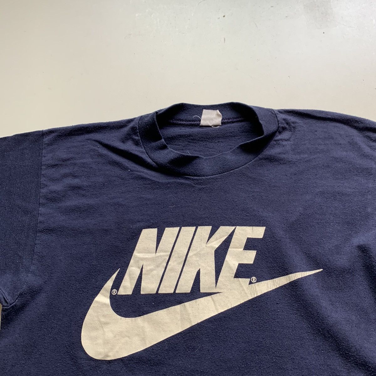 Nike Vintage 80s Nike Swoosh Graphic t shirt faded Navy Size US XS / EU 42 / 0 - 2 Thumbnail