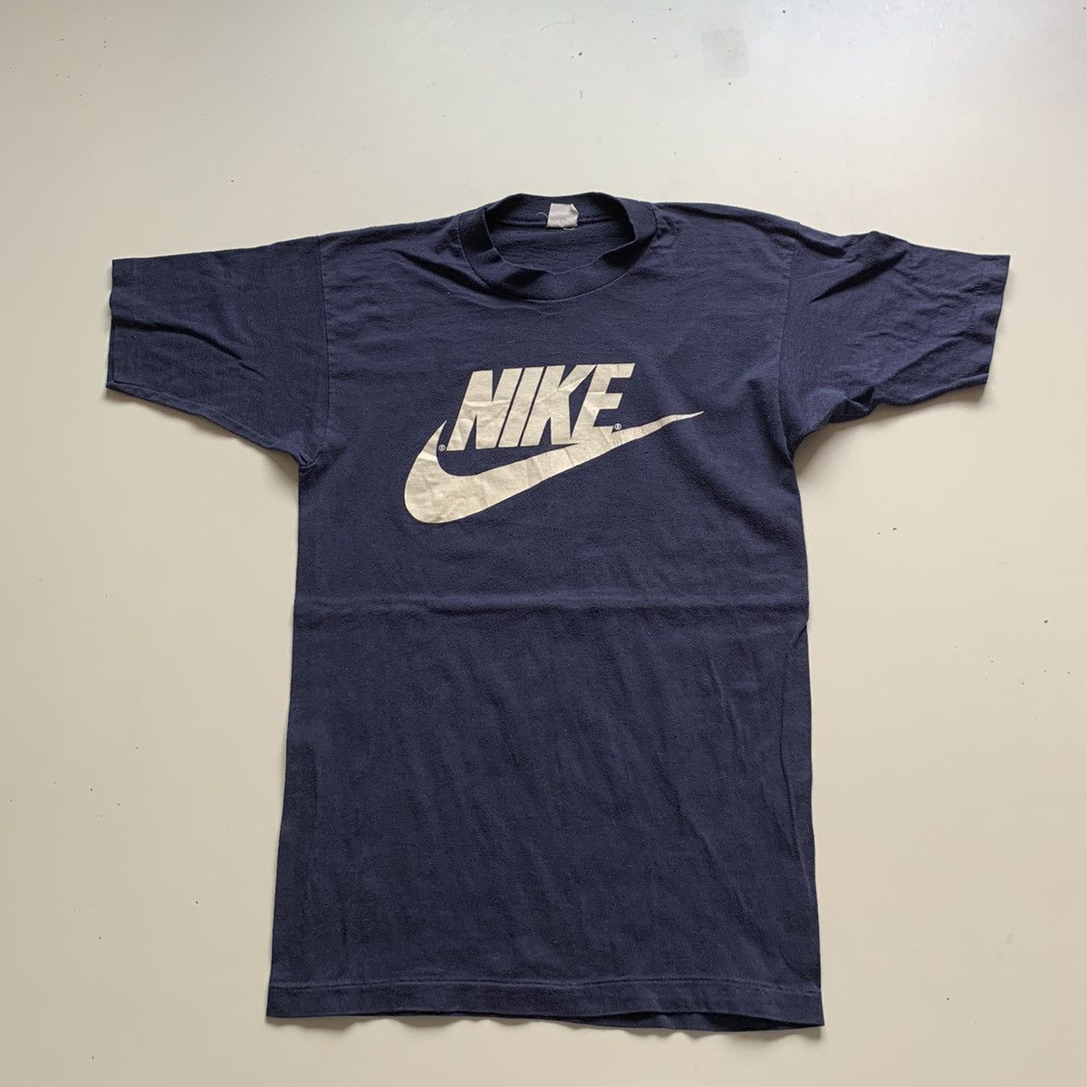 Nike Vintage 80s Nike Swoosh Graphic t shirt faded Navy Size US XS / EU 42 / 0 - 1 Thumbnail