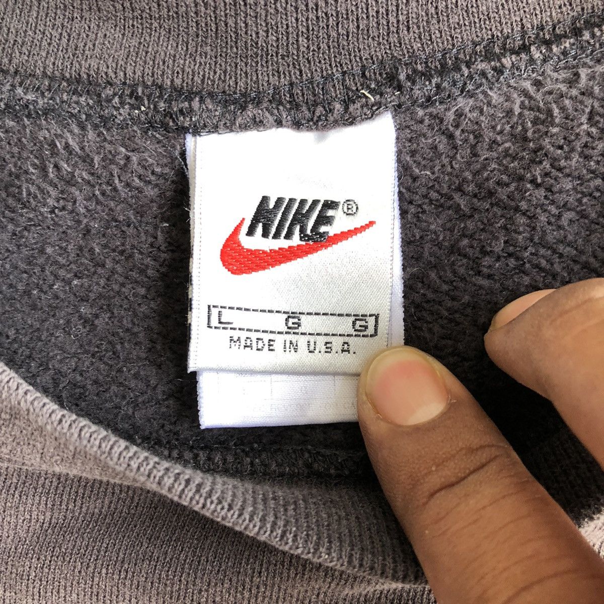 Nike Vintage Nike Sunfaded Crewneck Sweatshirt Size US L / EU 52-54 / 3 - 4 Thumbnail