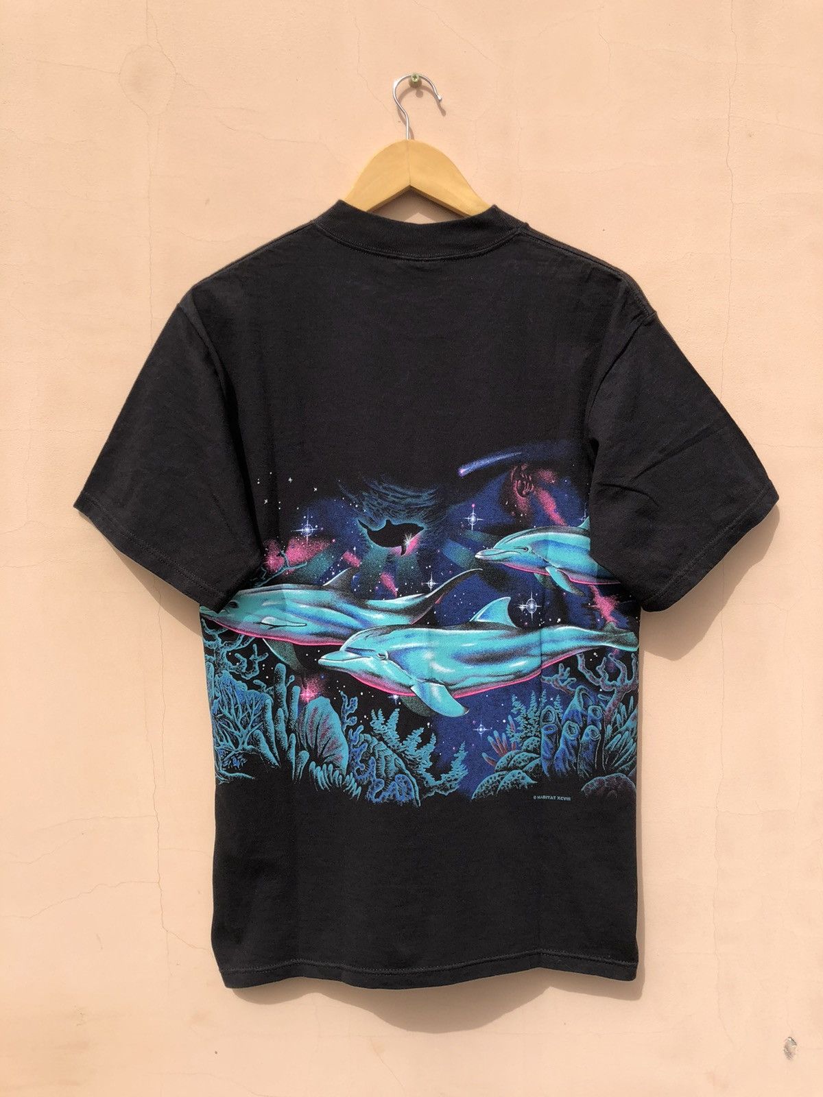 Habitat Vintage 90s Habitat XCIII Dolphin Sea Ocean Animal Black Tee Size US M / EU 48-50 / 2 - 2 Thumbnail