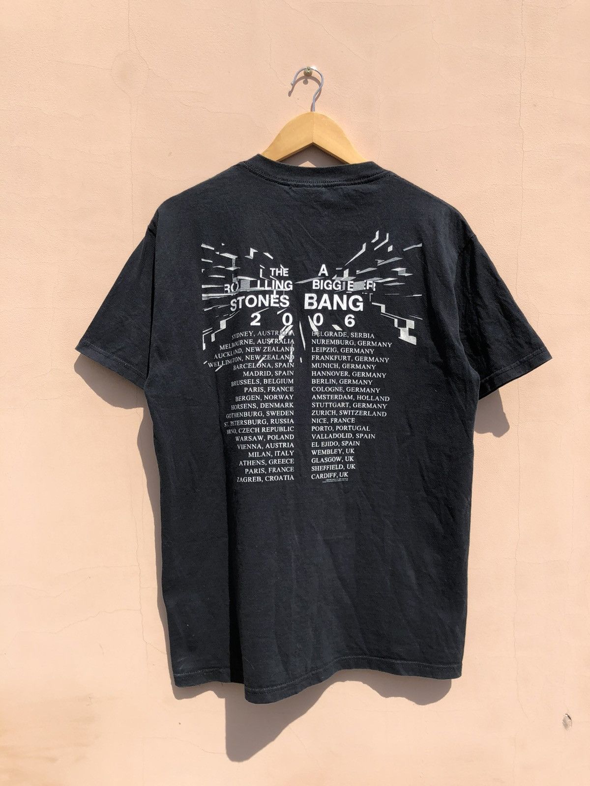 Band Tees Vintage 2006 The Rolling Stones Black Tee (Pink Floyd) Size US M / EU 48-50 / 2 - 2 Thumbnail