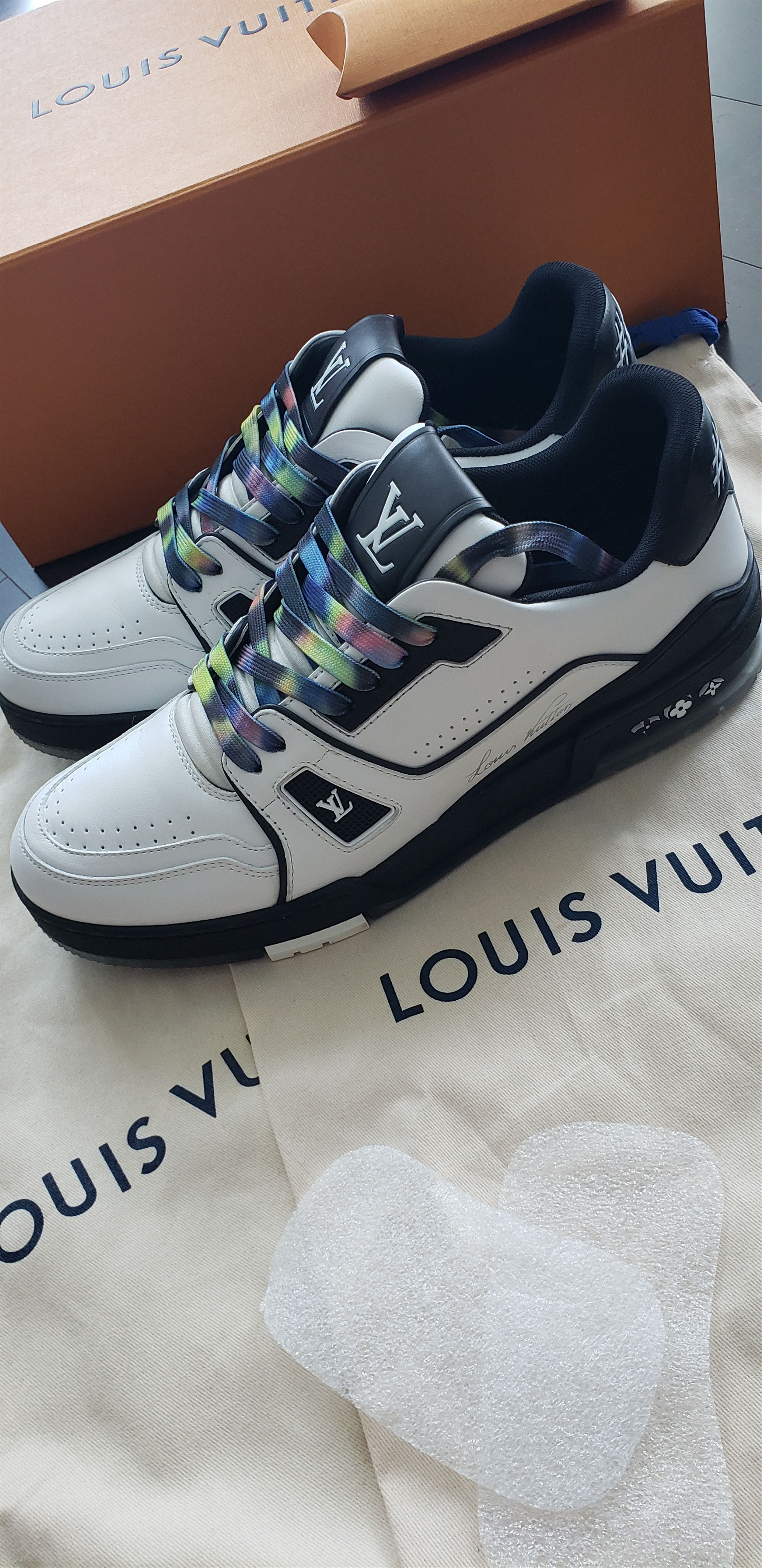 Louis Vuitton Brand NEW LV Trainer size LV 7.5 (US 8.5- 9) Size US 9 / EU 42 - 9 Thumbnail