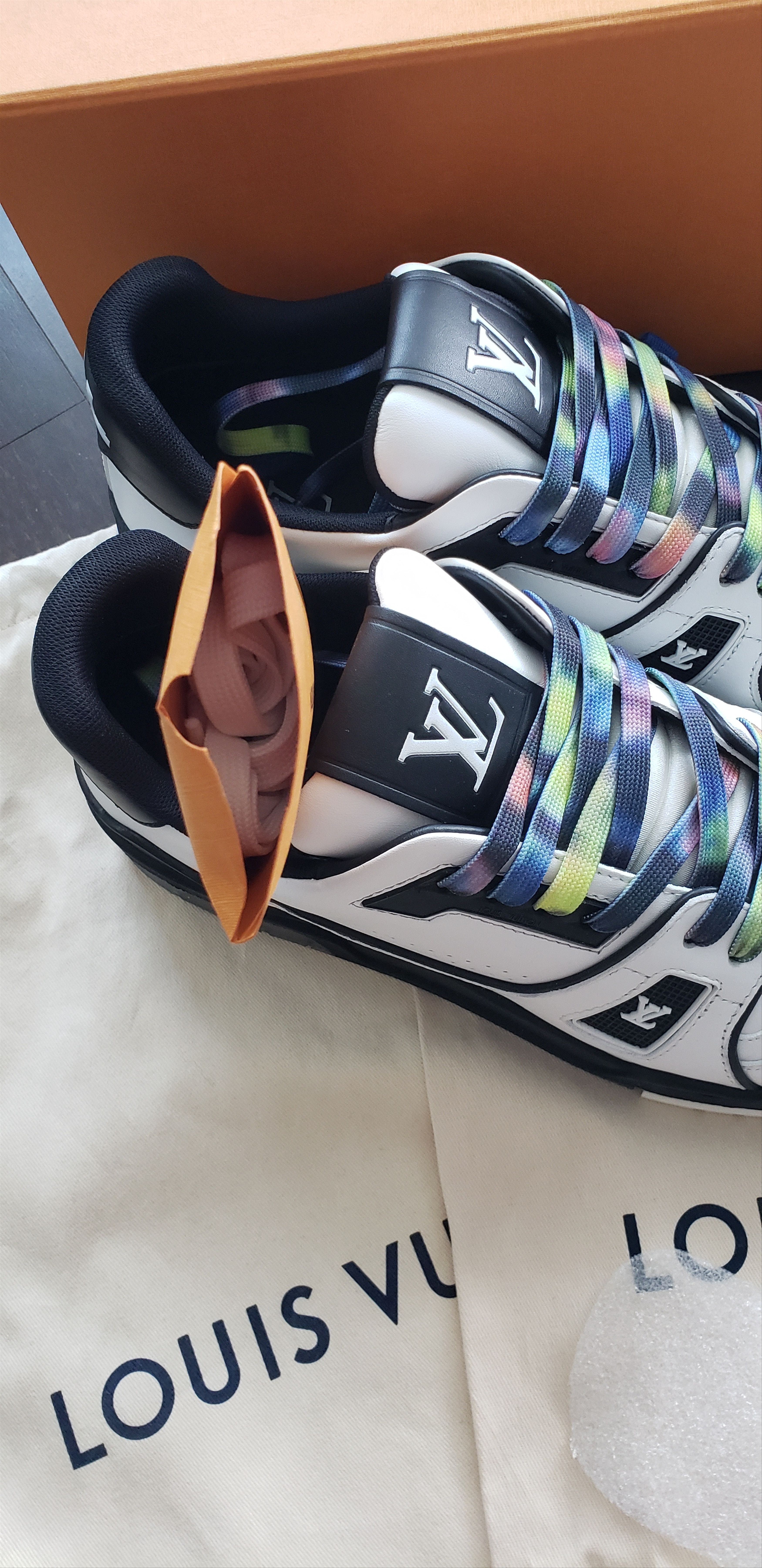 Louis Vuitton Brand NEW LV Trainer size LV 7.5 (US 8.5- 9) Size US 9 / EU 42 - 3 Thumbnail