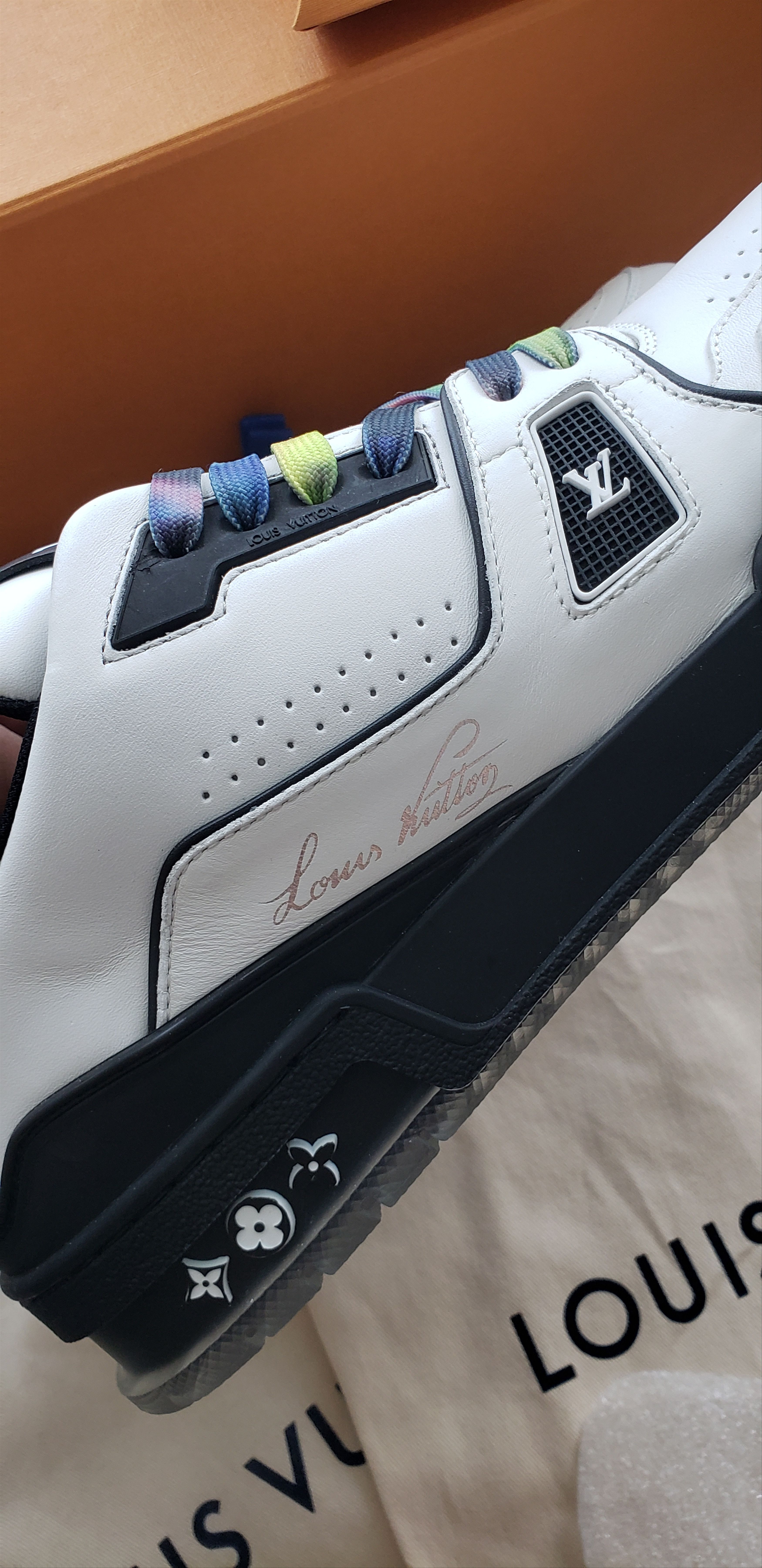 Louis Vuitton Brand NEW LV Trainer size LV 7.5 (US 8.5- 9) Size US 9 / EU 42 - 5 Thumbnail