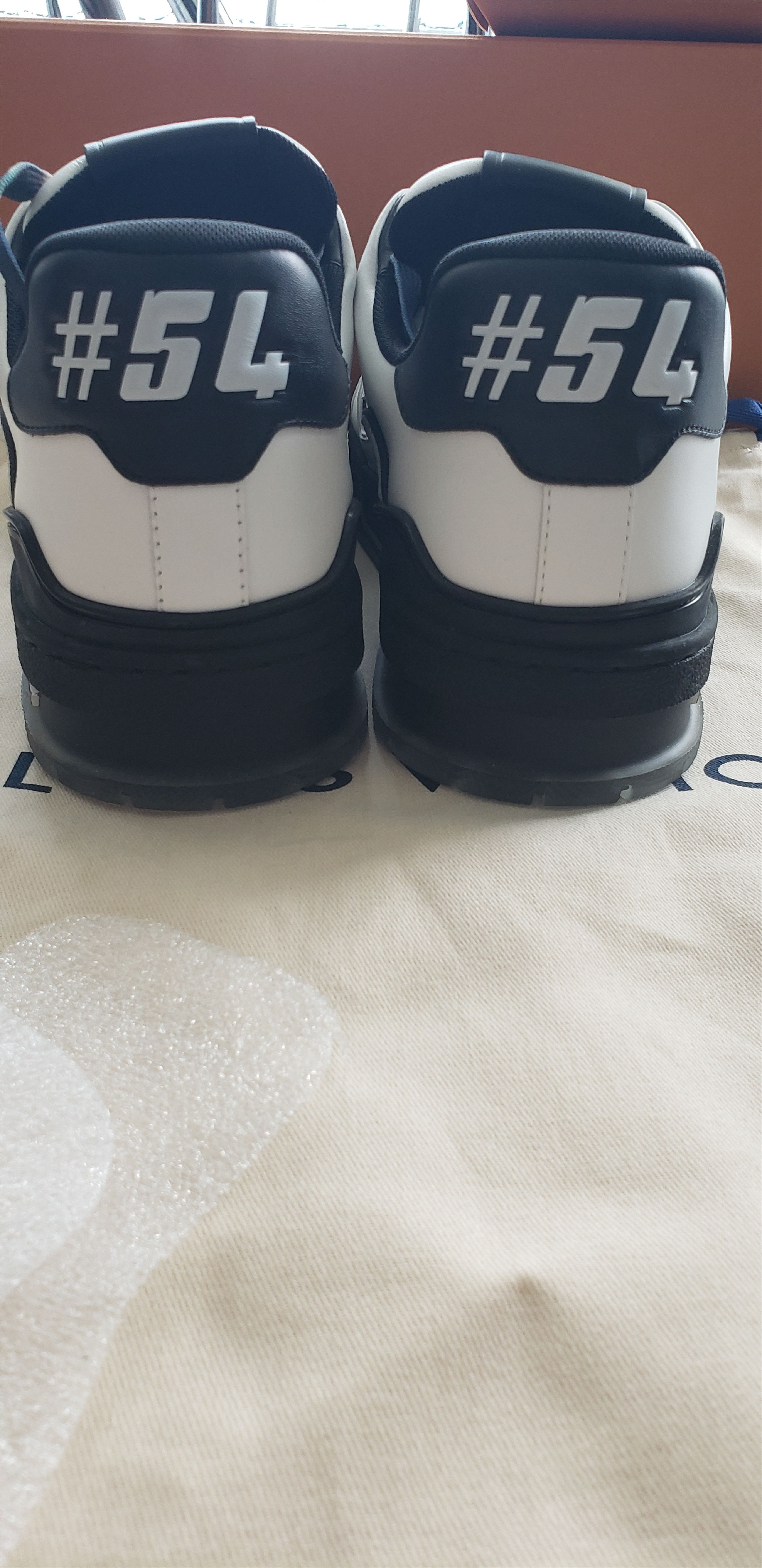 Louis Vuitton Brand NEW LV Trainer size LV 7.5 (US 8.5- 9) Size US 9 / EU 42 - 8 Thumbnail