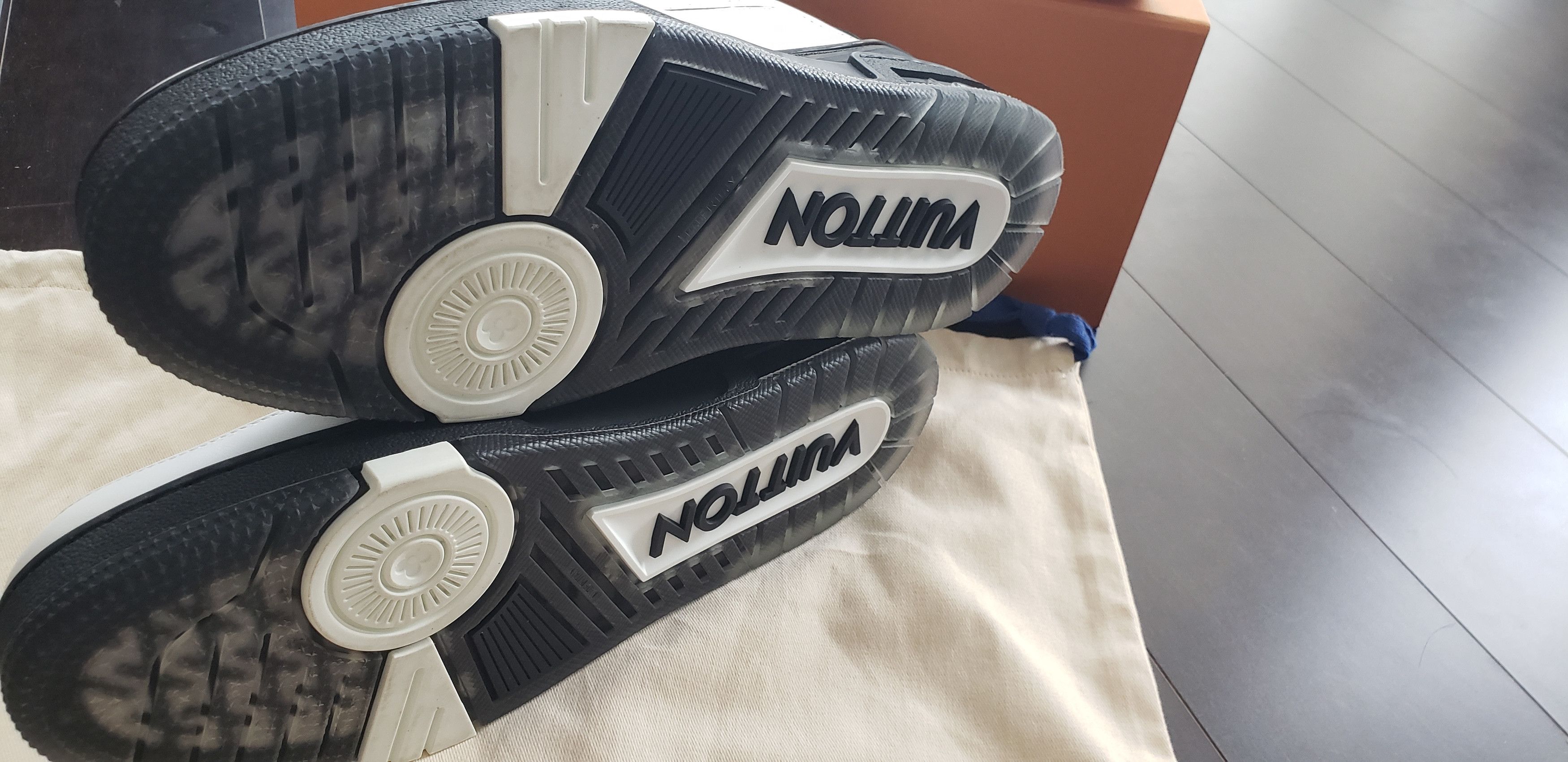 Louis Vuitton Brand NEW LV Trainer size LV 7.5 (US 8.5- 9) Size US 9 / EU 42 - 11 Thumbnail