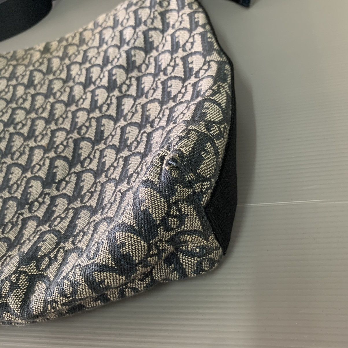 Christian Dior Monsieur Authentic Christian Dior Monogram Mesengger Bag Size ONE SIZE - 9 Thumbnail