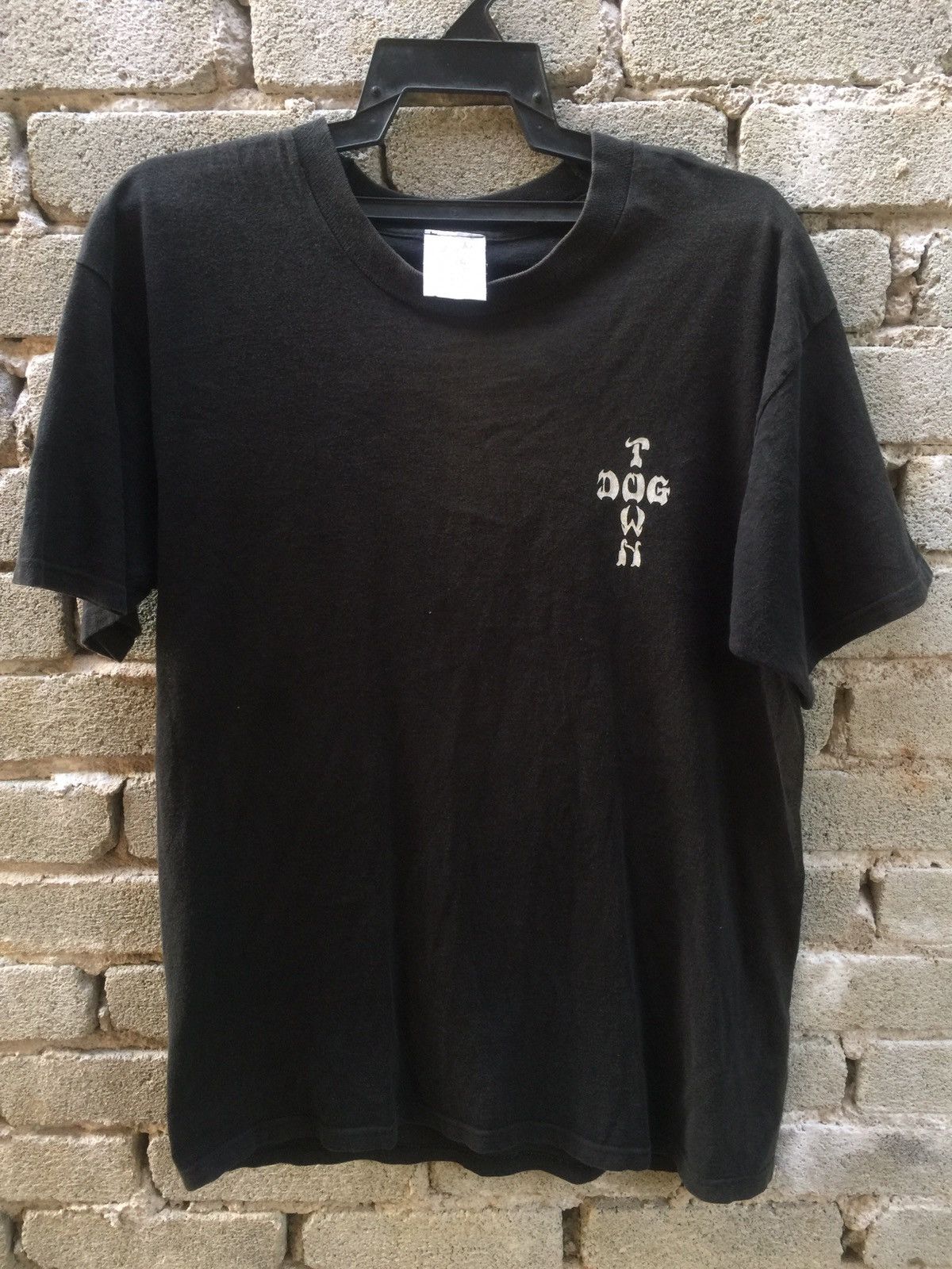 Vintage 90s DOGTOWN SKATEBOARDING NICE DESIGN TEE FADED BLACK Size US S / EU 44-46 / 1 - 2 Thumbnail