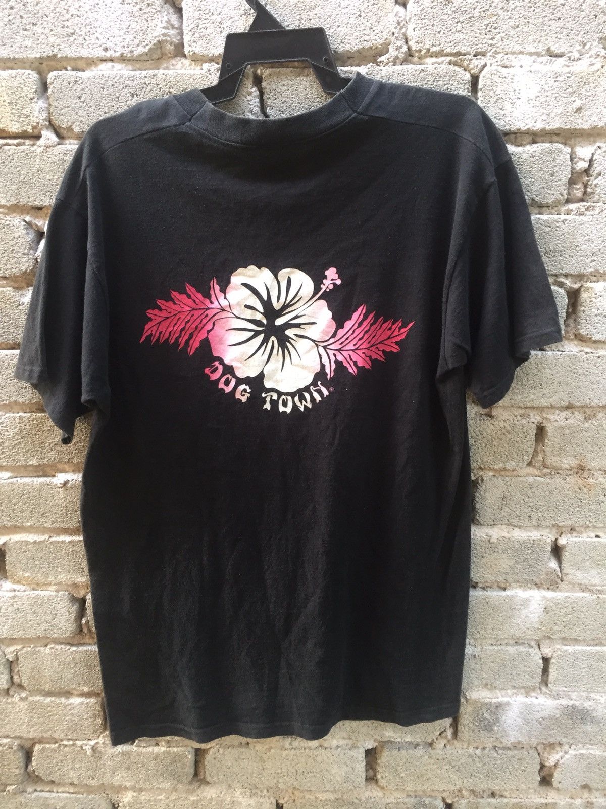 Vintage 90s DOGTOWN SKATEBOARDING NICE DESIGN TEE FADED BLACK Size US S / EU 44-46 / 1 - 1 Thumbnail