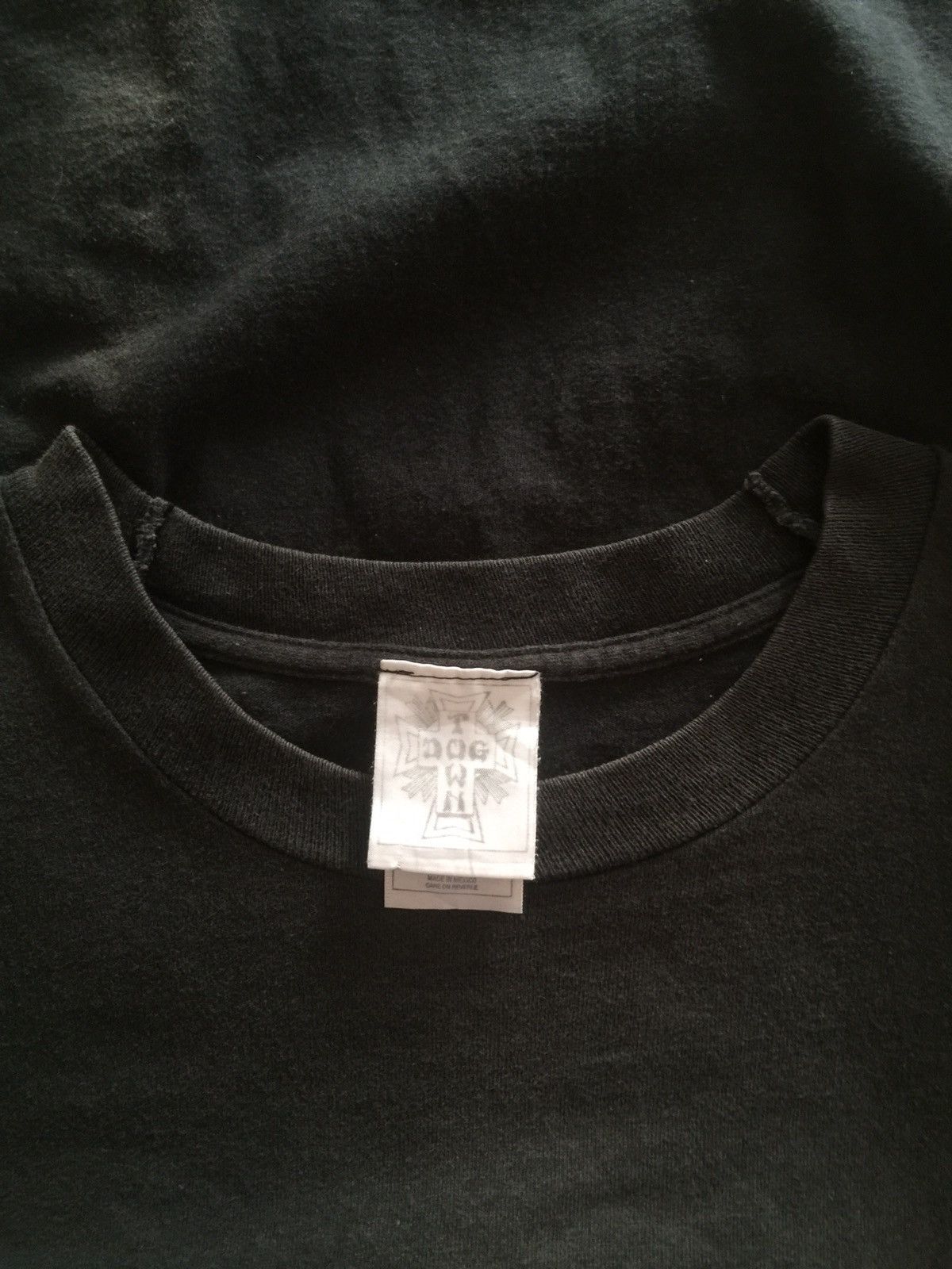 Vintage 90s DOGTOWN SKATEBOARDING NICE DESIGN TEE FADED BLACK Size US S / EU 44-46 / 1 - 3 Thumbnail
