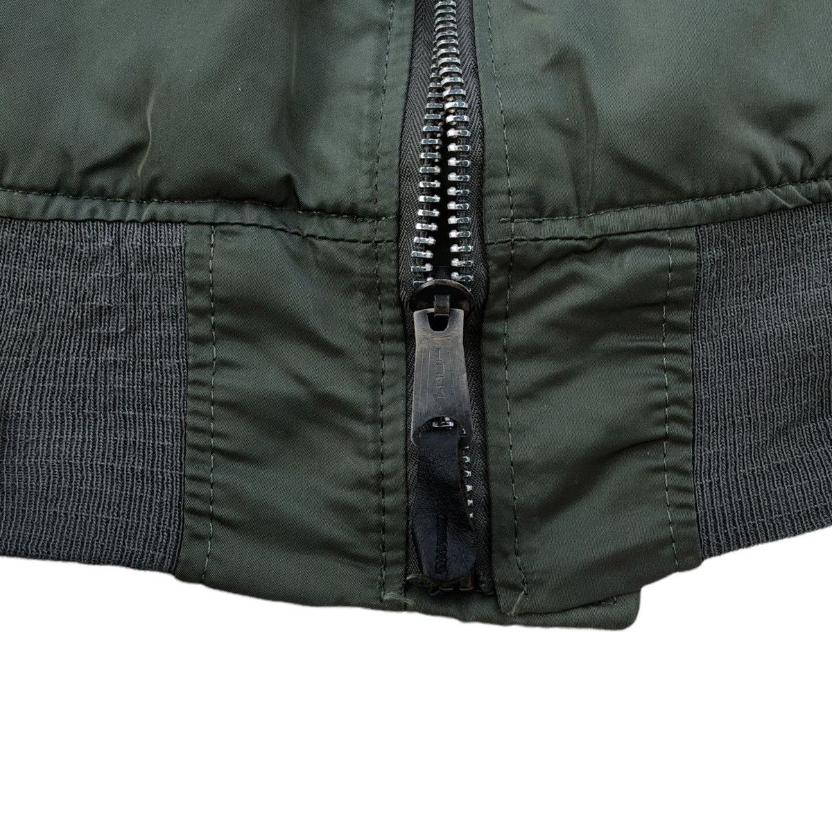 Alpha Industries Vintage Alpha Industries MA-1 Flyer's Bomber Jacket Size US L / EU 52-54 / 3 - 8 Thumbnail