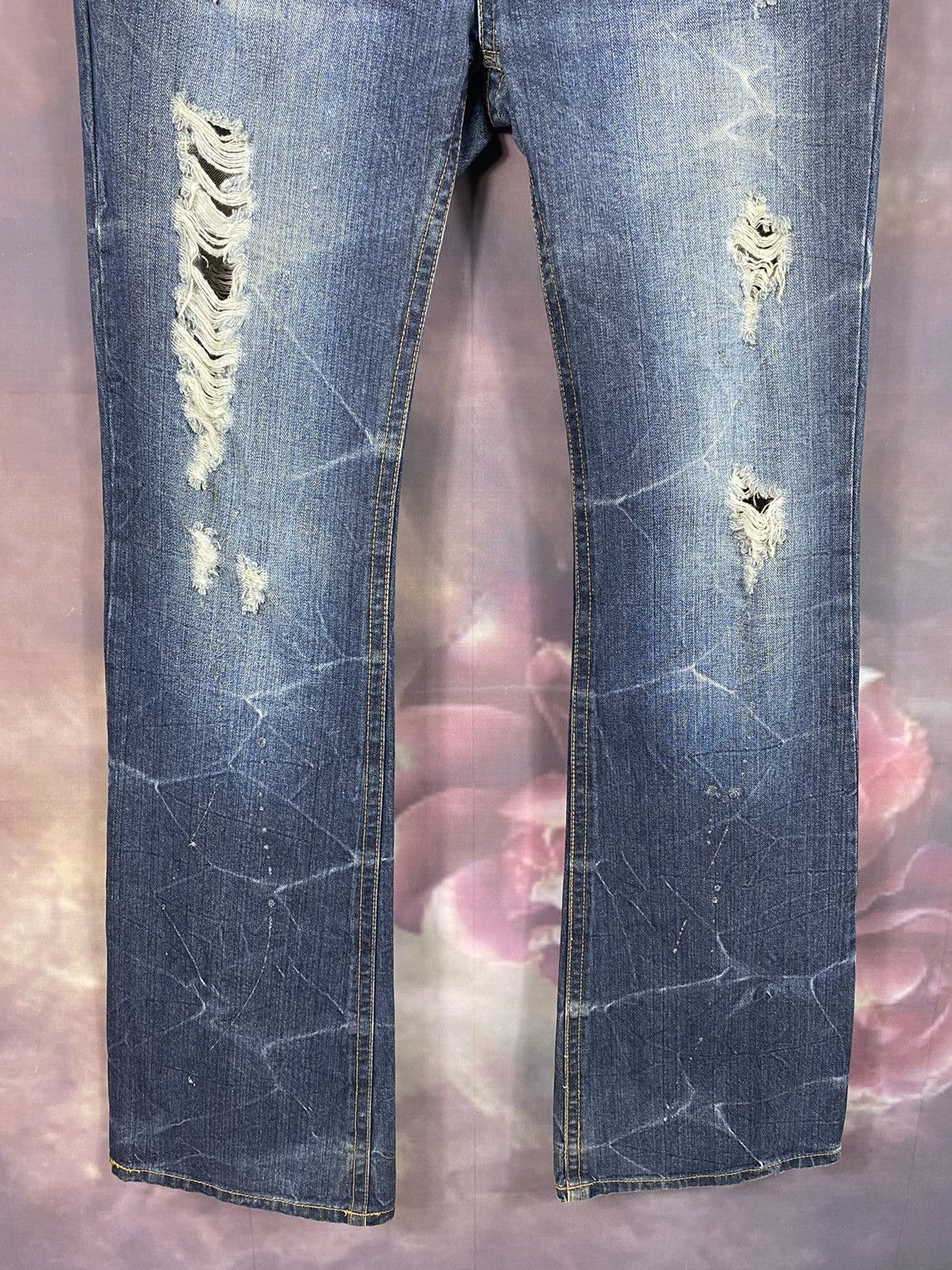 If Six Was Nine × Japanese Brand × Vintage Vintage Japan Printed Bling Ripped Low Rise Flare Jeans Size 31" - 4 Thumbnail