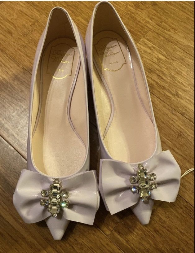 ROGER VIVIER Ball 25 bow-embellished patent-leather pumps