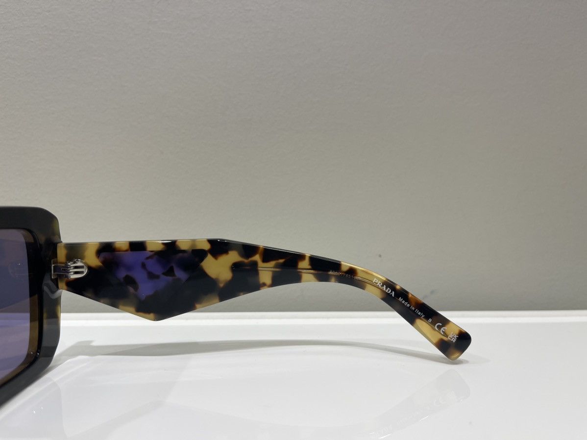Prada × Vintage NEW Prada Sunglasses SPR23Y Bold Tortoise Shell Sunglasses Size ONE SIZE - 5 Thumbnail