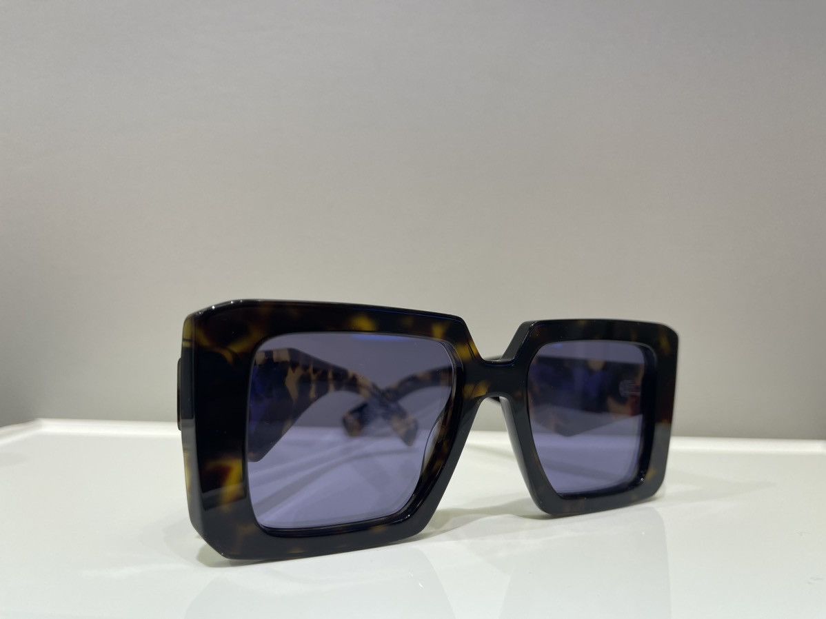 Prada × Vintage NEW Prada Sunglasses SPR23Y Bold Tortoise Shell Sunglasses Size ONE SIZE - 3 Thumbnail