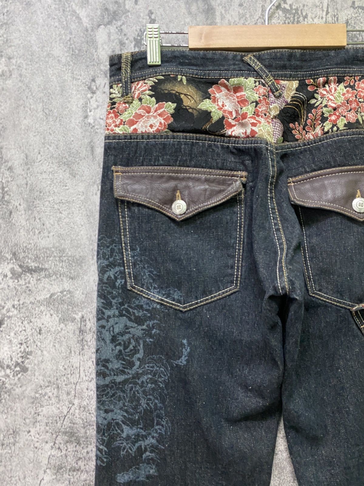 Japanese Brand Japan Tradition GUMU Multipocket Floral Design Denim Pants Size US 30 / EU 46 - 13 Thumbnail