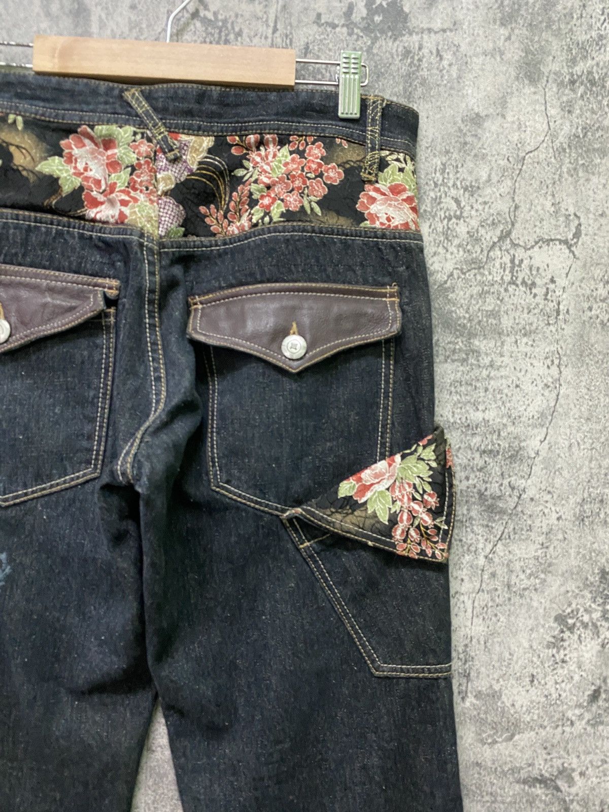 Japanese Brand Japan Tradition GUMU Multipocket Floral Design Denim Pants Size US 30 / EU 46 - 14 Thumbnail