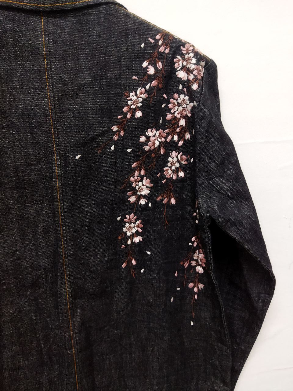 Japanese Brand Japanese Clasic Script Sakura Embroidery Denim Jacket Size US L / EU 52-54 / 3 - 7 Thumbnail