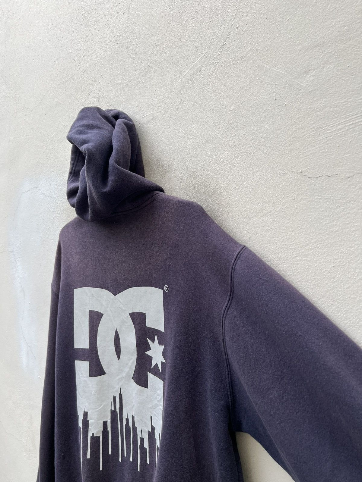 DC Vintage 2000s DC Shoes Co Sun Faded Hoodie Sweatshirt Size US M / EU 48-50 / 2 - 16 Thumbnail