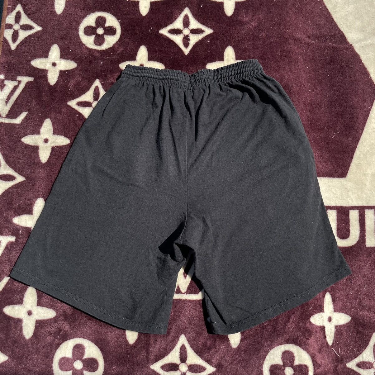 Champion × Vlone Vlone Vacancy Shorts Size US 30 / EU 46 - 4 Thumbnail