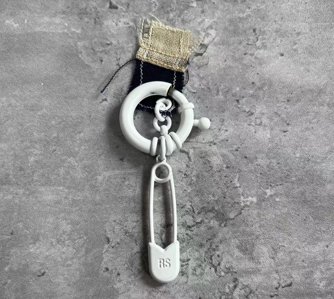 Raf Simons Raf Simons 20AW Pin Keychain Size 26 - 3 Thumbnail