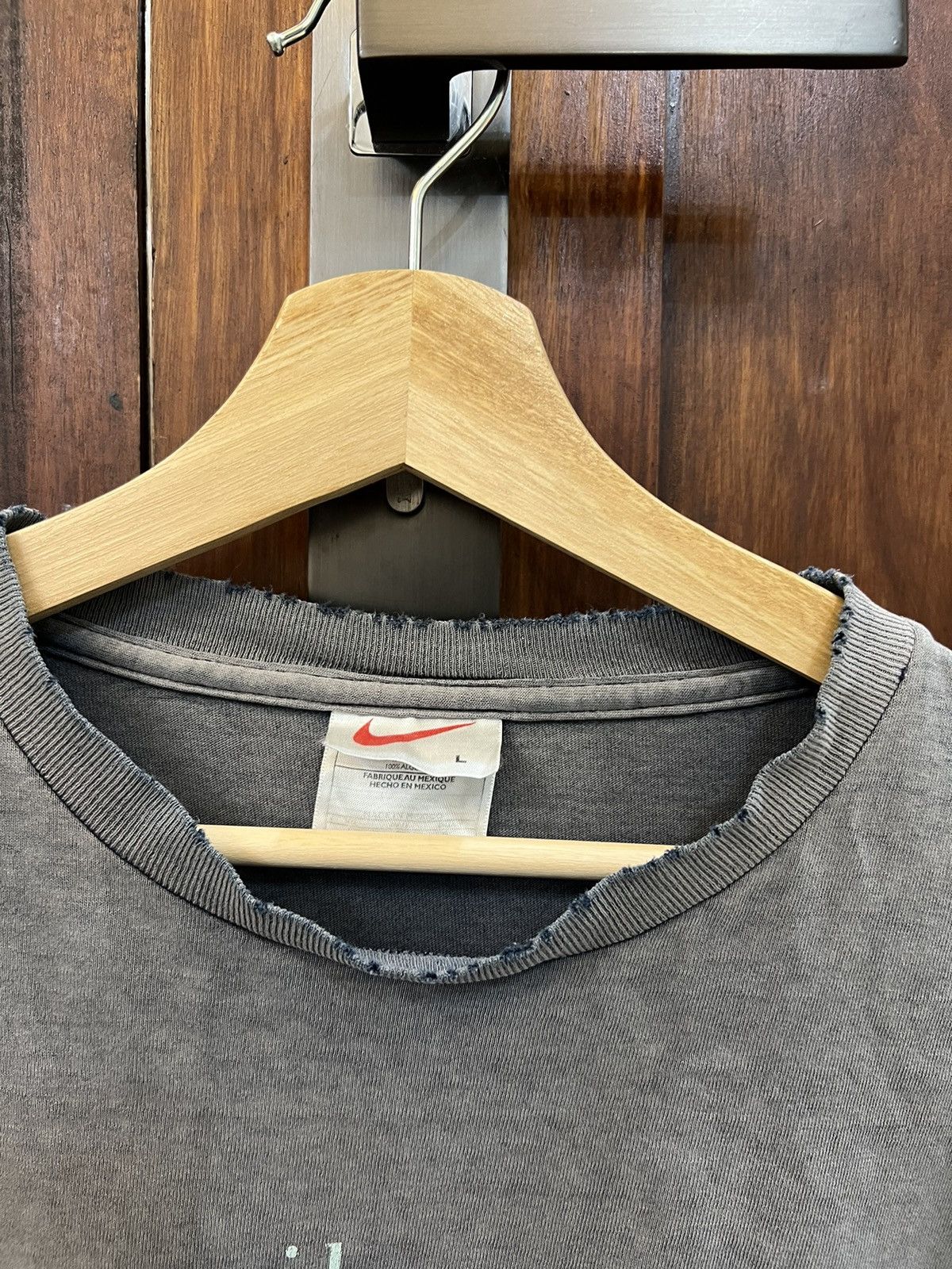Nike Vintage Nike Thrashed Shirts Home Size US L / EU 52-54 / 3 - 6 Thumbnail