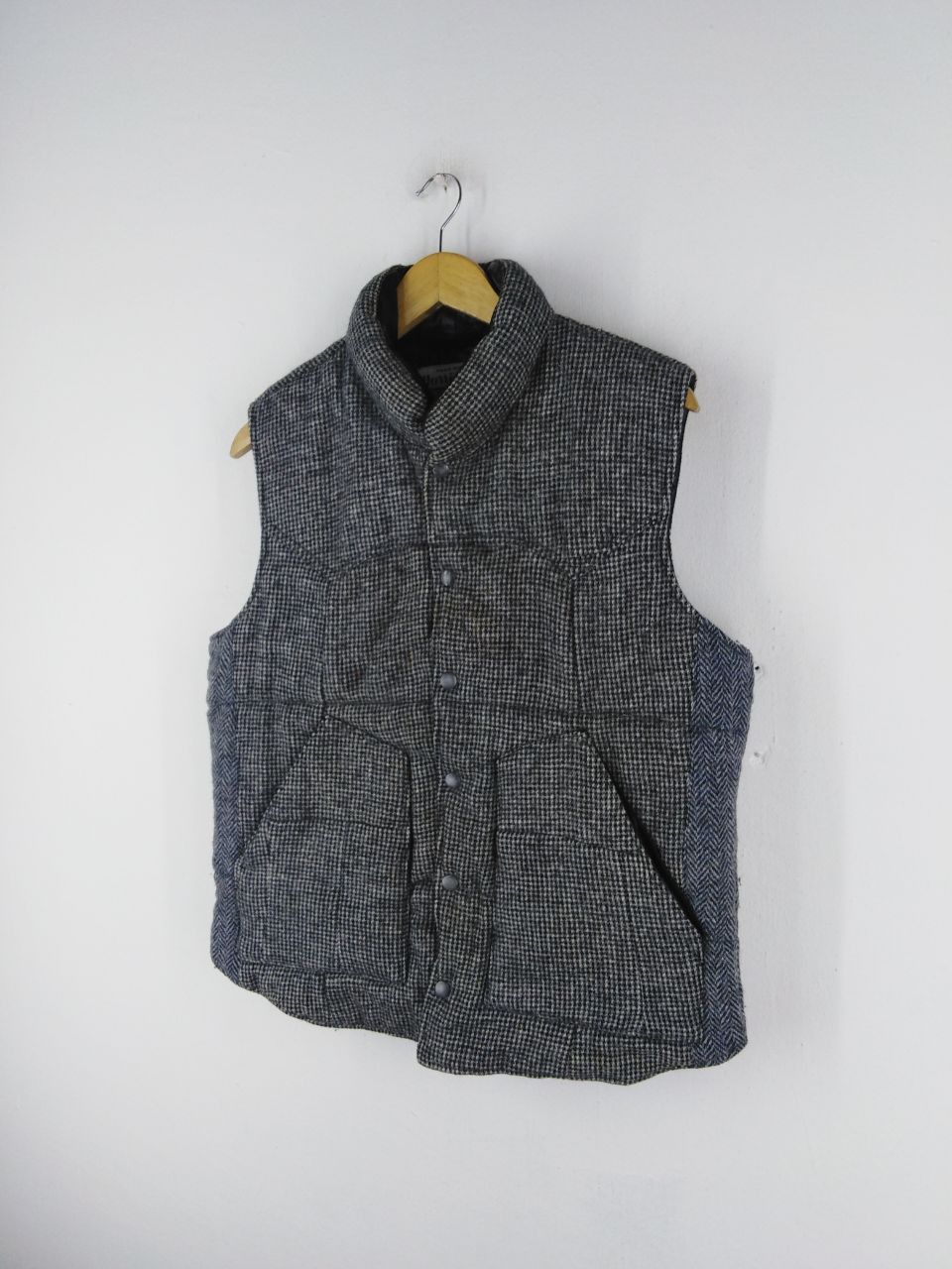 image of Harris Tweed Haris Tweed Puffer Vest in Mix, Men's (Size Medium)