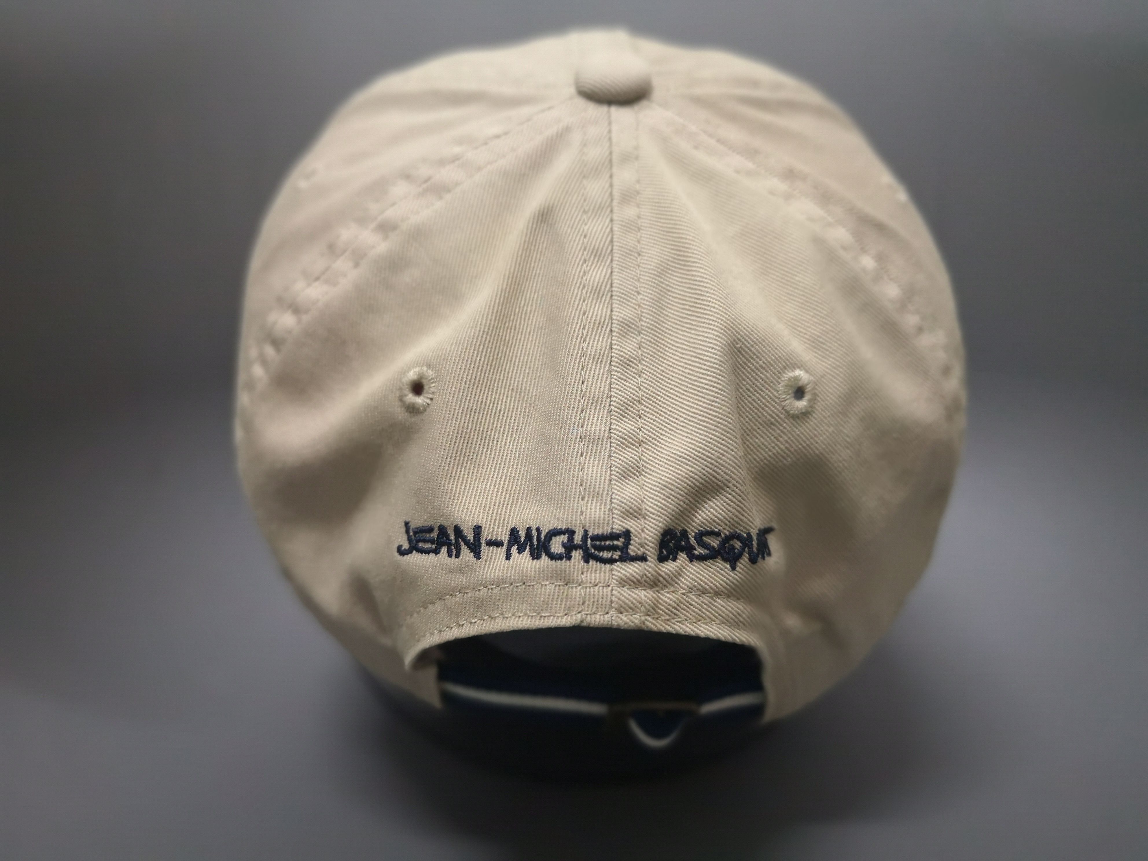 Jean-Michel Basquiat × Jun Takahashi × Uniqlo VINTAGE JEAN MICHEL BASQUIAT X UNIQLO EMBROIDERED LOGO HAT Size ONE SIZE - 10 Thumbnail