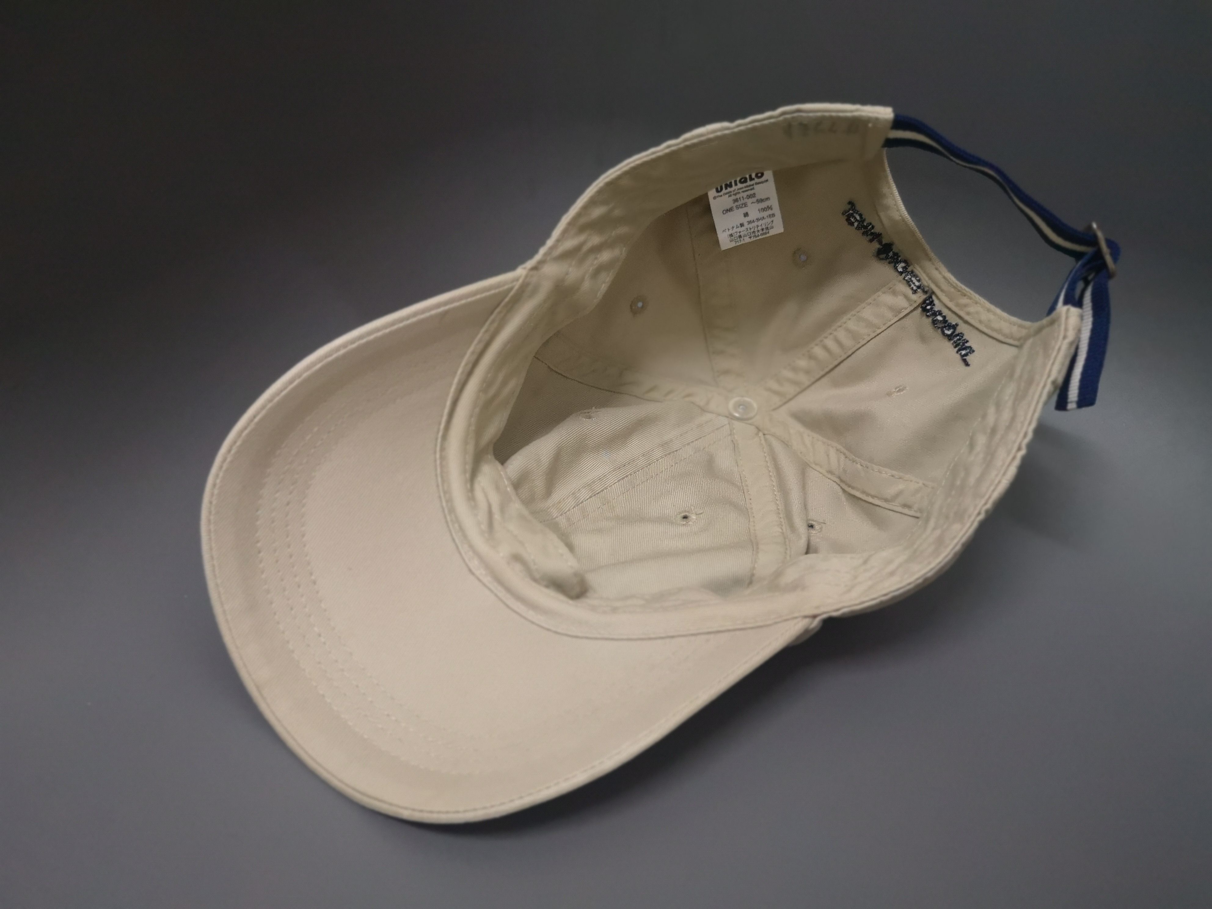 Jean-Michel Basquiat × Jun Takahashi × Uniqlo VINTAGE JEAN MICHEL BASQUIAT X UNIQLO EMBROIDERED LOGO HAT Size ONE SIZE - 12 Thumbnail