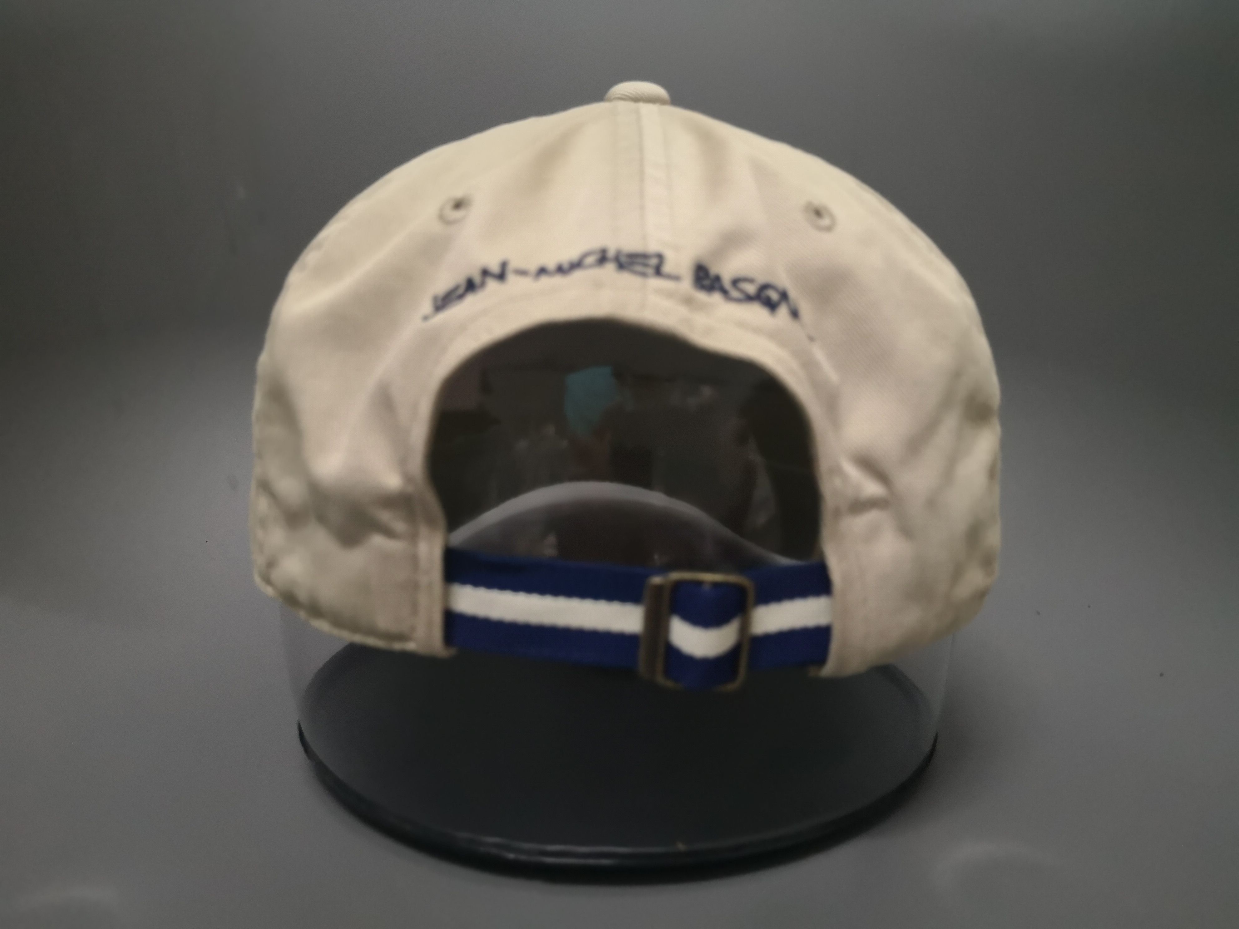 Jean-Michel Basquiat × Jun Takahashi × Uniqlo VINTAGE JEAN MICHEL BASQUIAT X UNIQLO EMBROIDERED LOGO HAT Size ONE SIZE - 8 Thumbnail