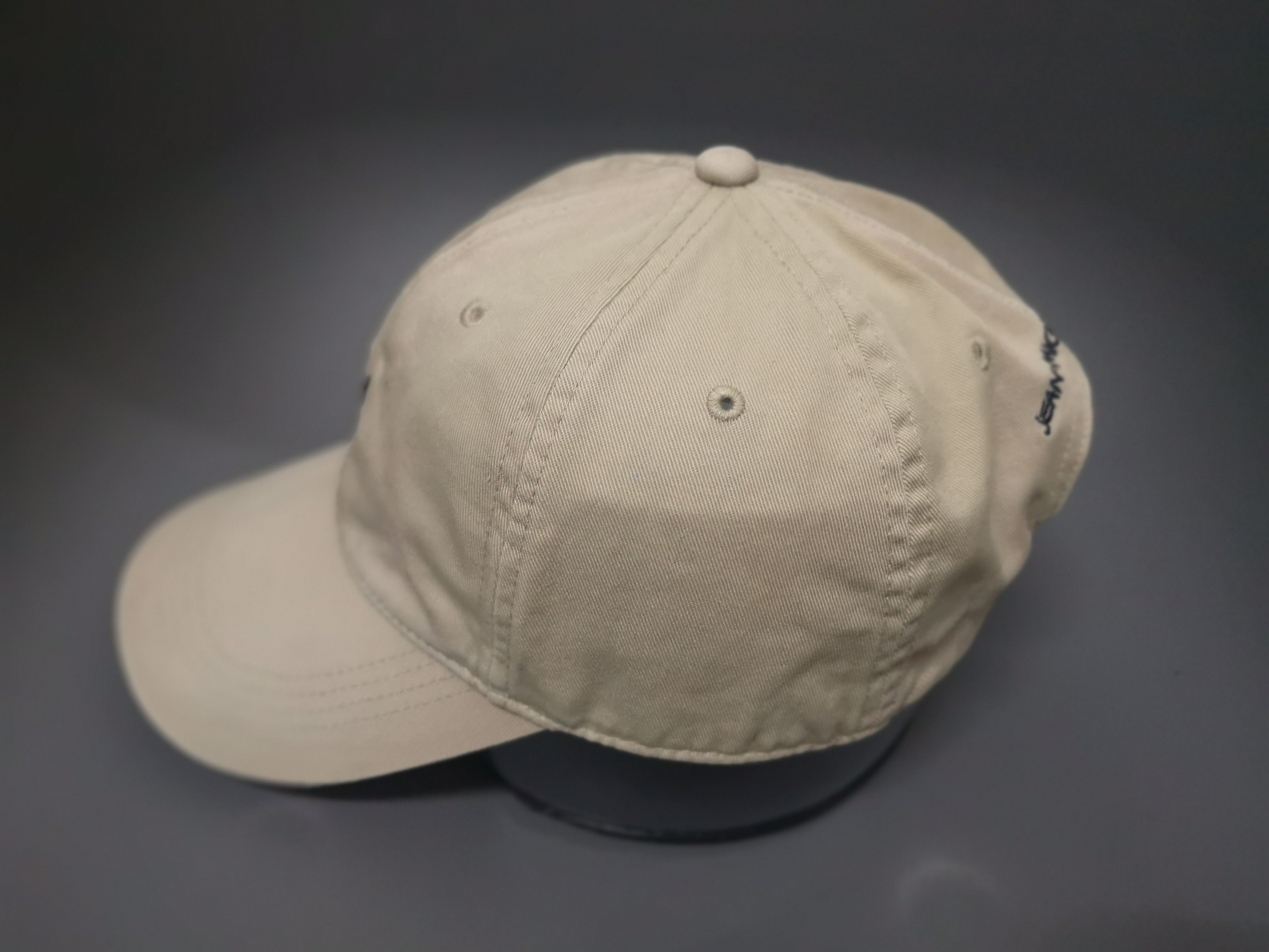 Jean-Michel Basquiat × Jun Takahashi × Uniqlo VINTAGE JEAN MICHEL BASQUIAT X UNIQLO EMBROIDERED LOGO HAT Size ONE SIZE - 6 Thumbnail