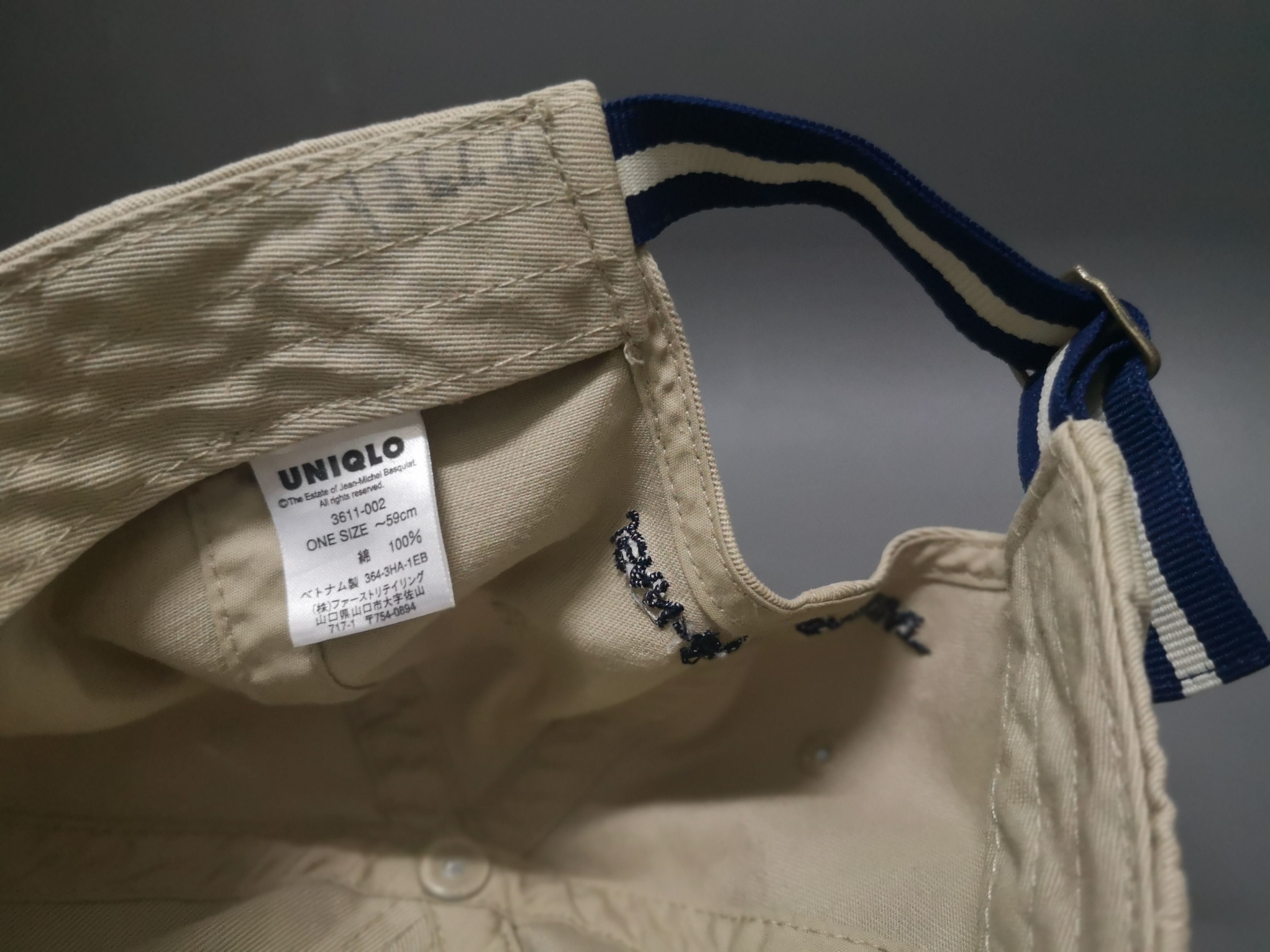 Jean-Michel Basquiat × Jun Takahashi × Uniqlo VINTAGE JEAN MICHEL BASQUIAT X UNIQLO EMBROIDERED LOGO HAT Size ONE SIZE - 13 Thumbnail
