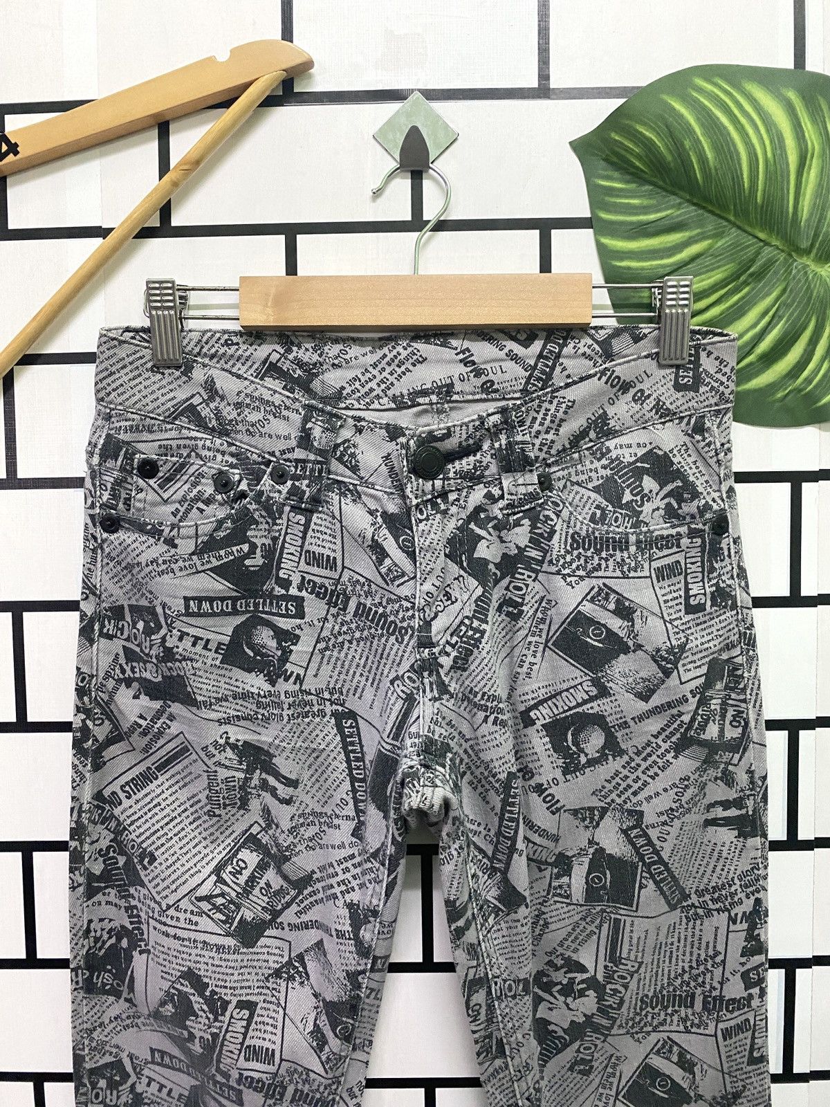 Japanese Brand BACK & FORTH Full Print Newspaper Rock Style Pant Size US 28 / EU 44 - 3 Thumbnail