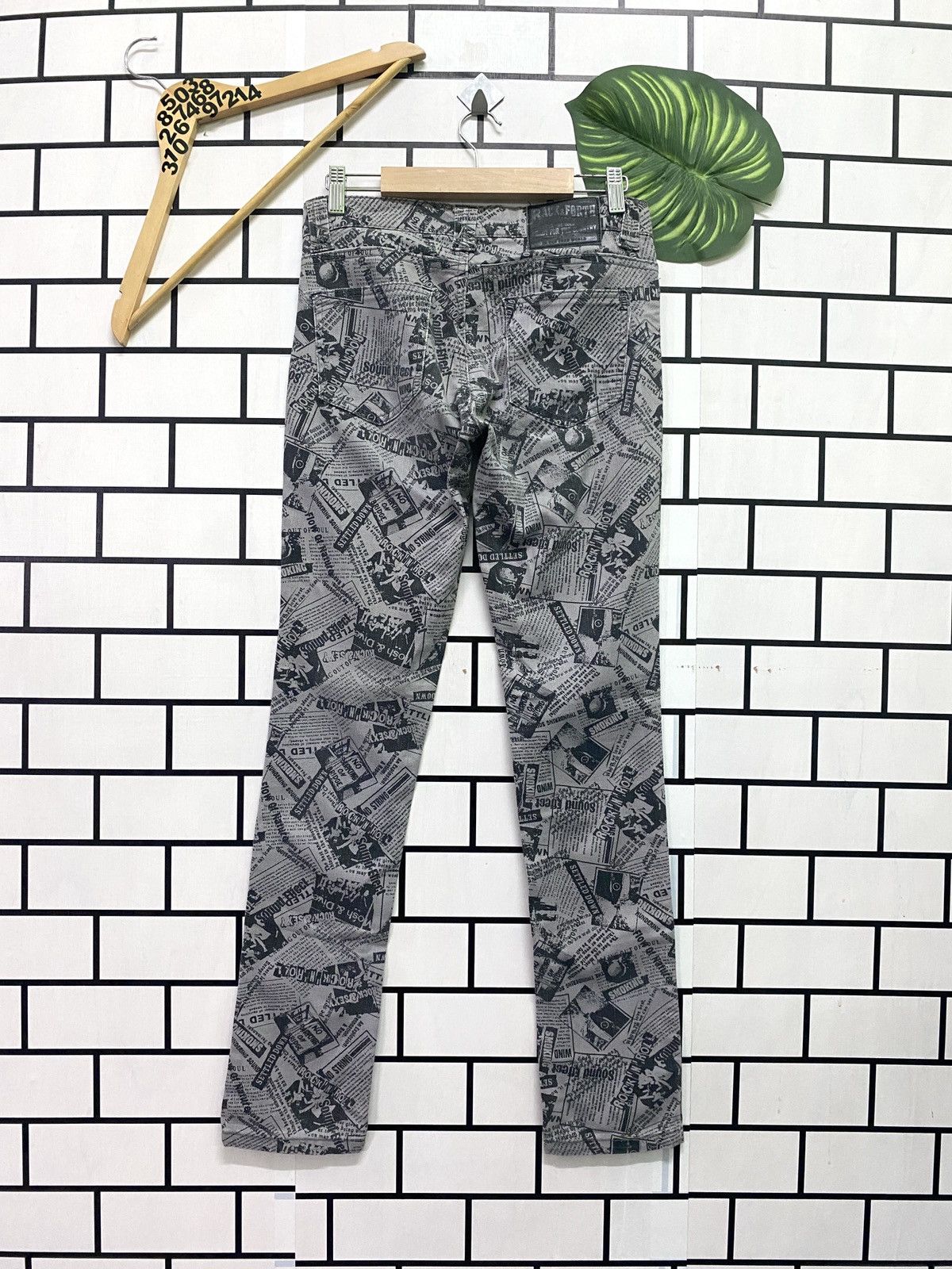 Japanese Brand BACK & FORTH Full Print Newspaper Rock Style Pant Size US 28 / EU 44 - 2 Thumbnail