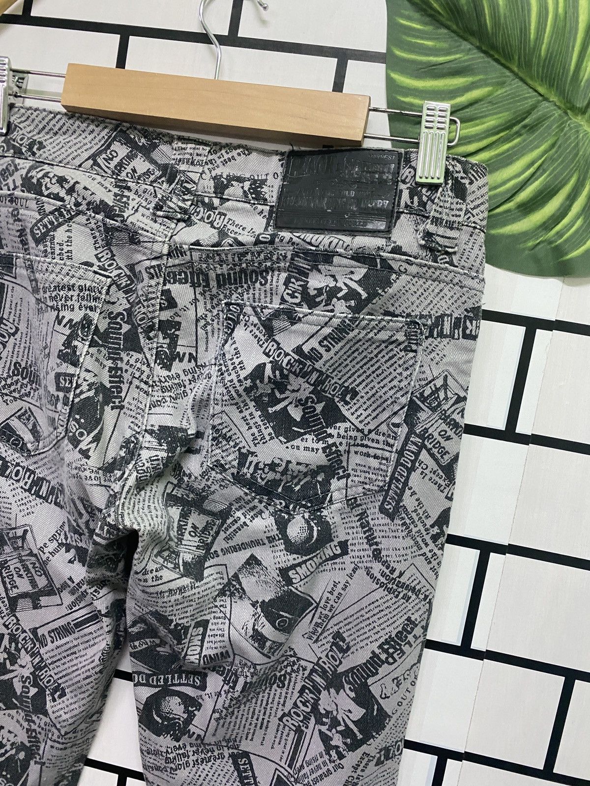 Japanese Brand BACK & FORTH Full Print Newspaper Rock Style Pant Size US 28 / EU 44 - 13 Thumbnail