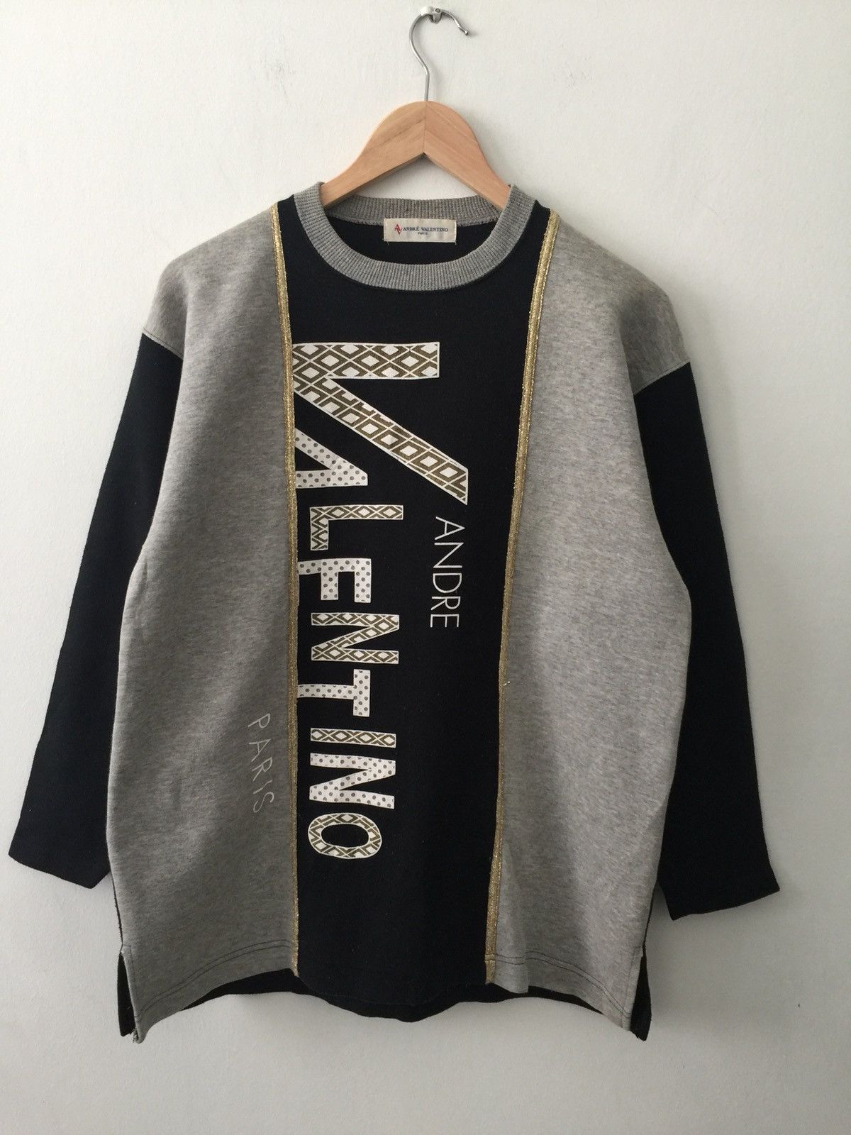 Valentino × Vintage Andre Valentino Big Logo Sweatshirts 22x28 Size US M / EU 48-50 / 2 - 1 Thumbnail